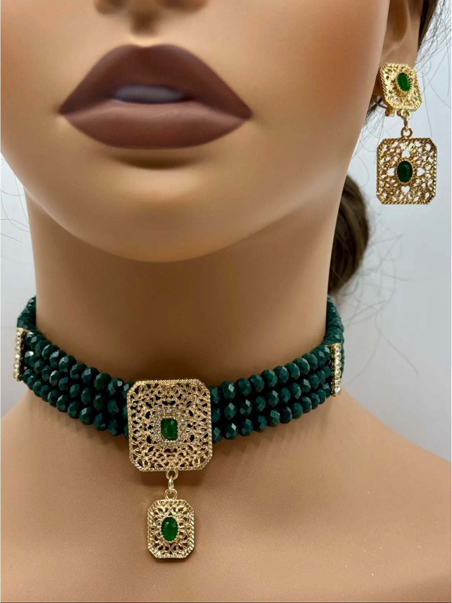 Choker with earrings