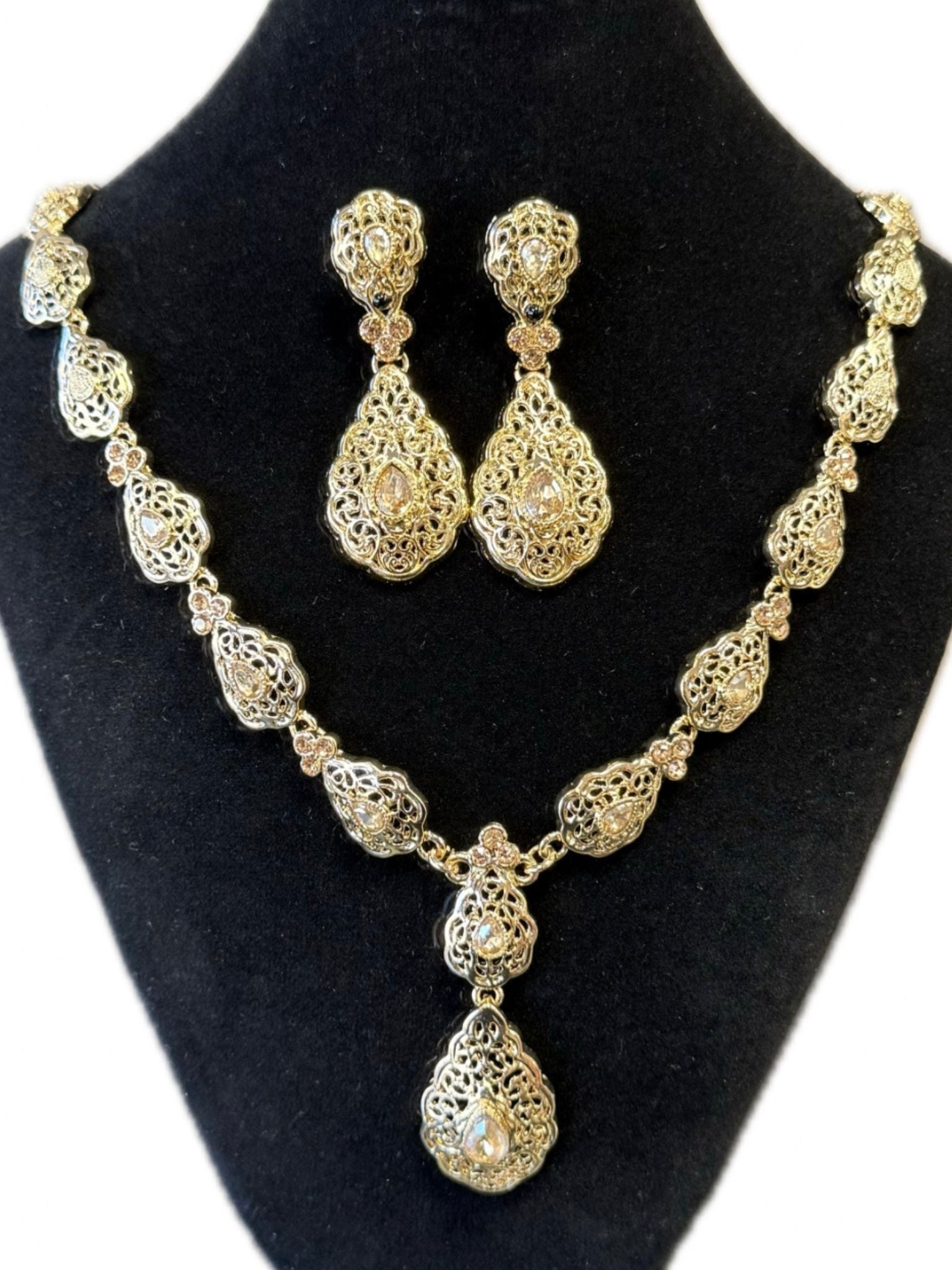 Ketting met oorbellen