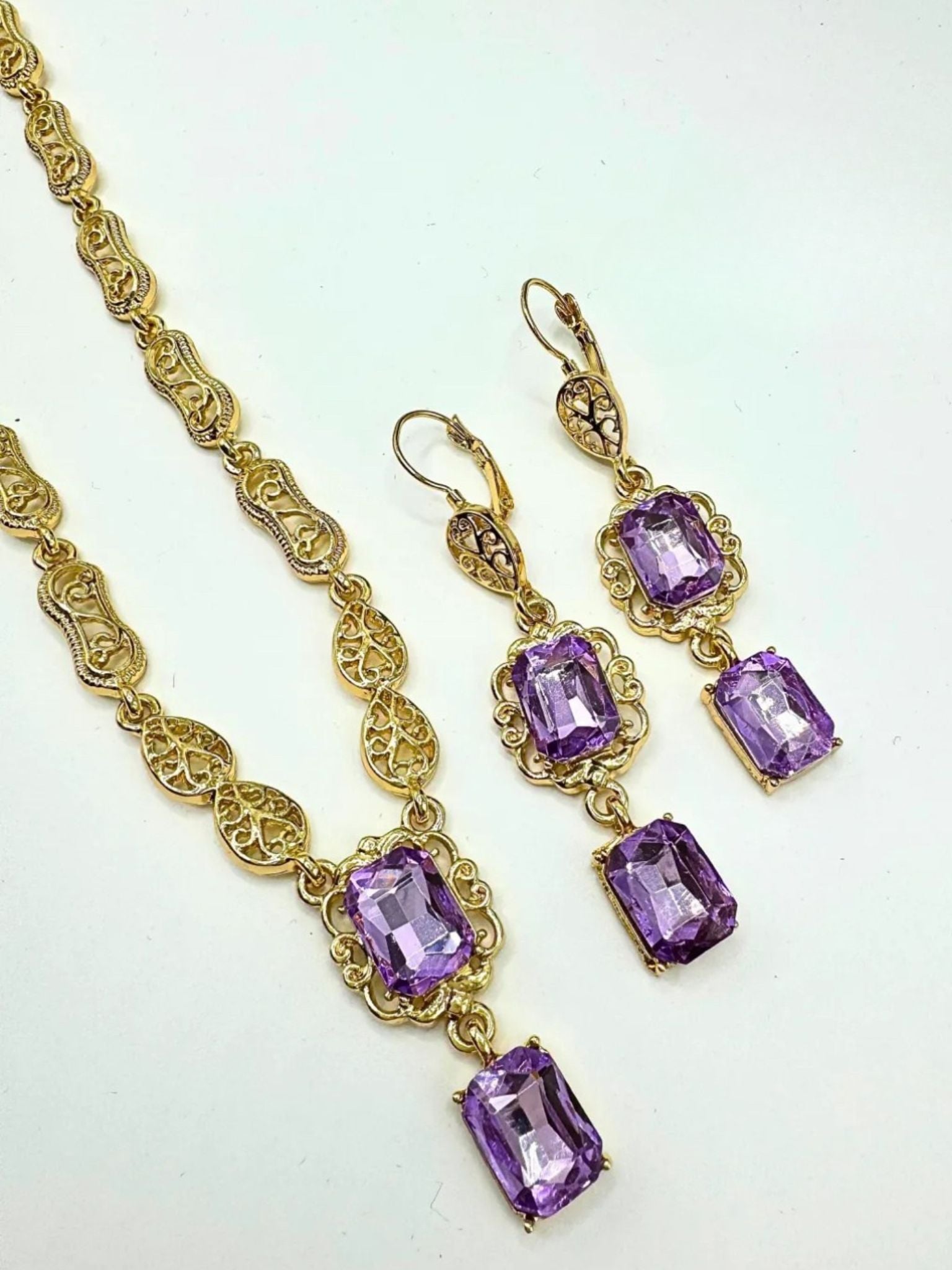 Ketting met oorbellen