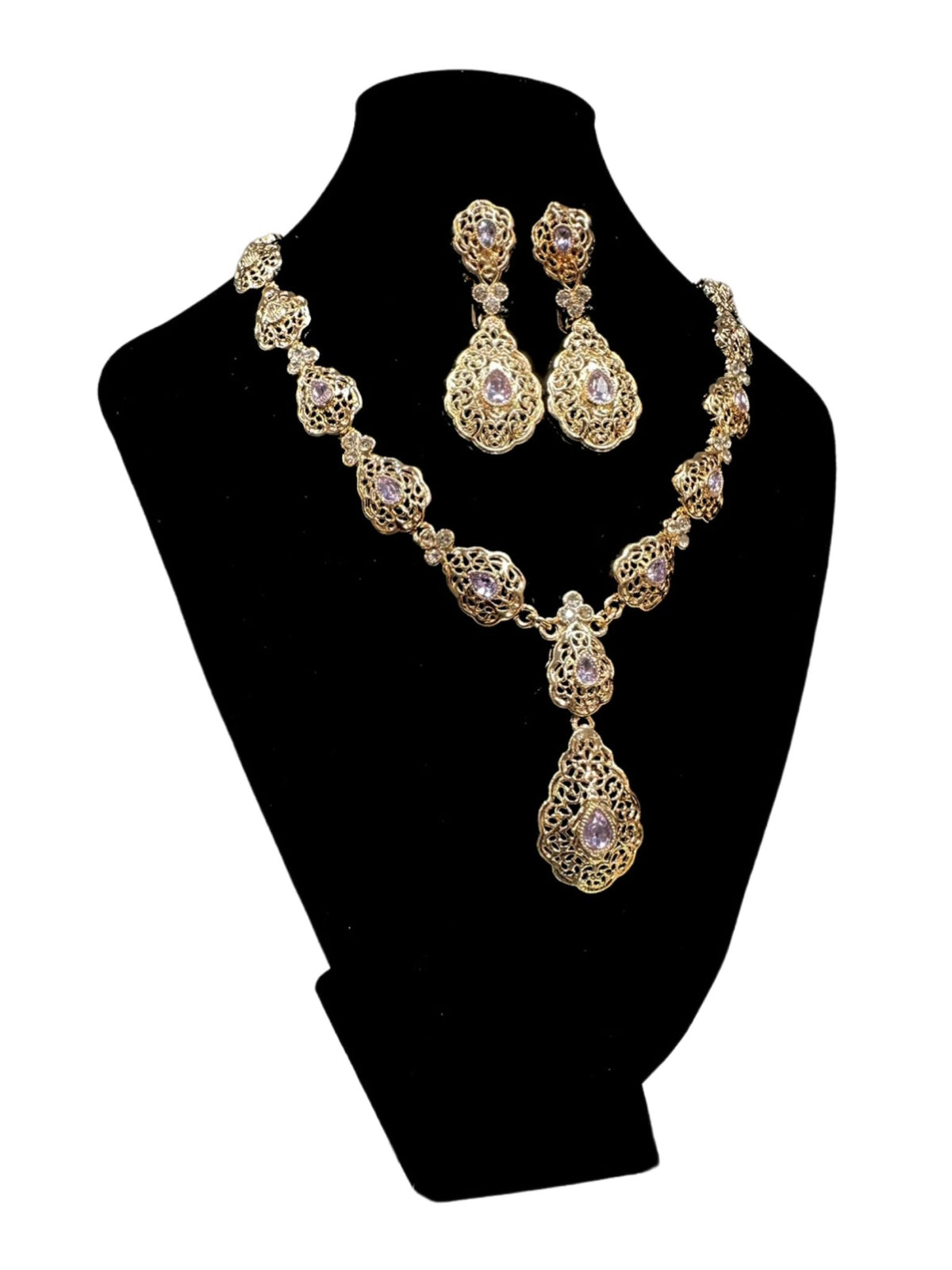 Gouden ketting met oorbellen met licht paarse stenen