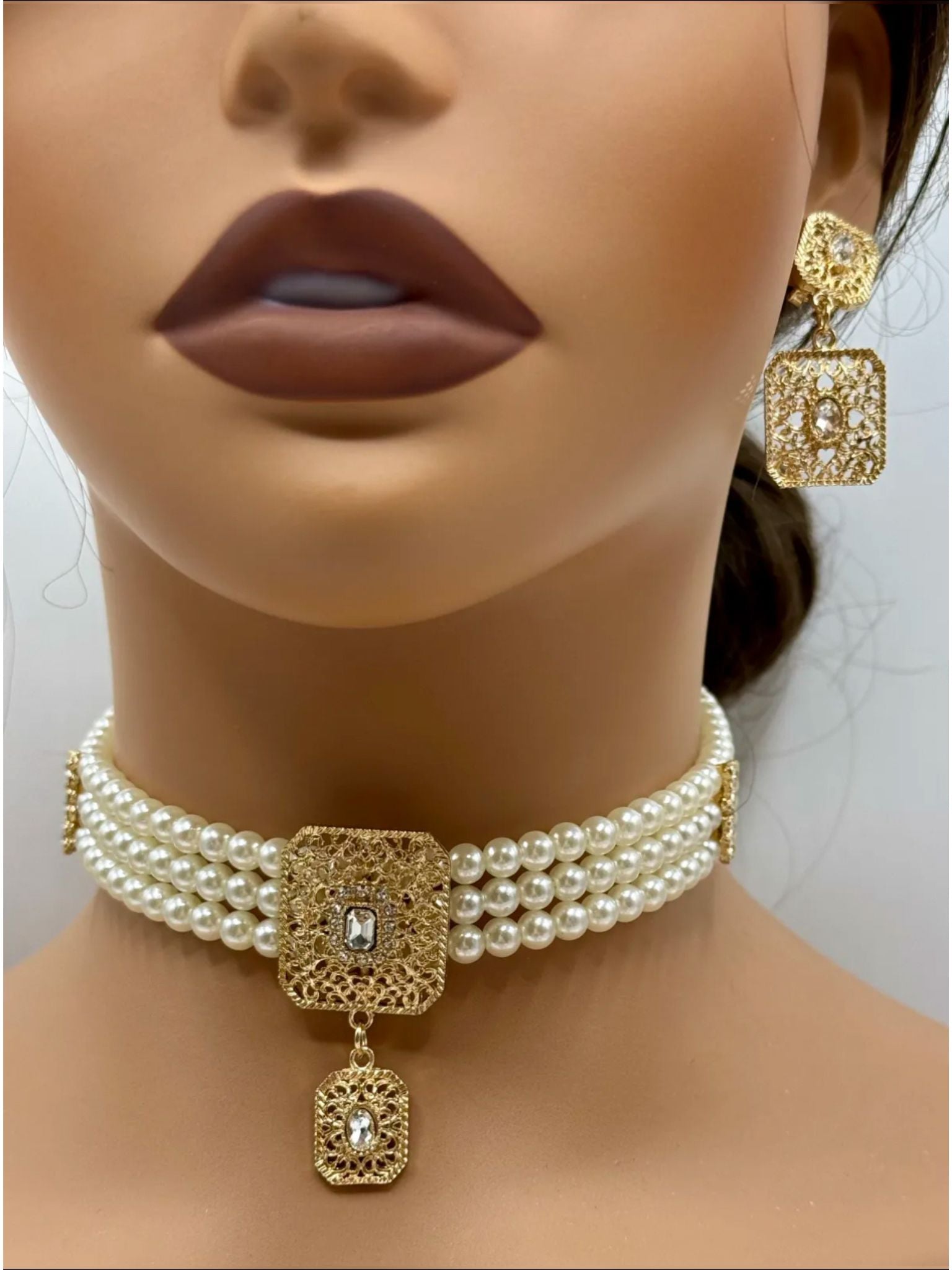 Choker with earrings