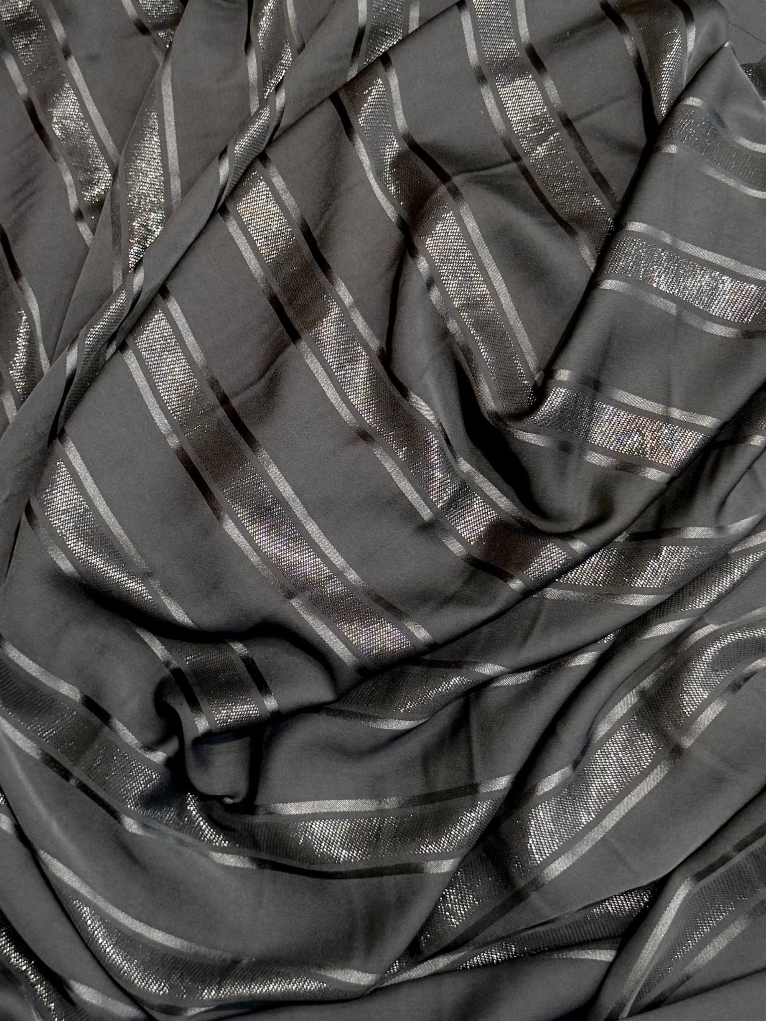 Jellaba metallic crepe fabric