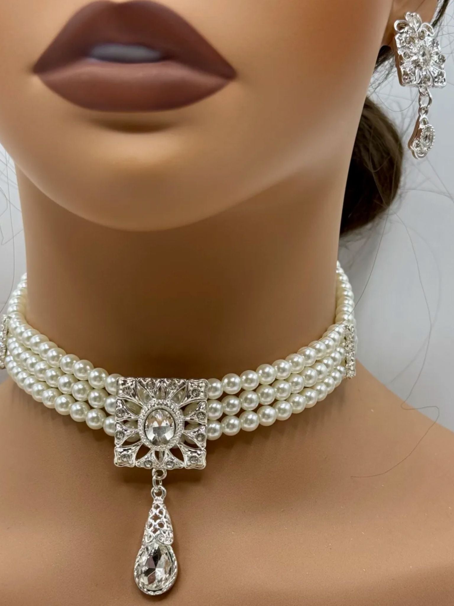 Choker with earrings