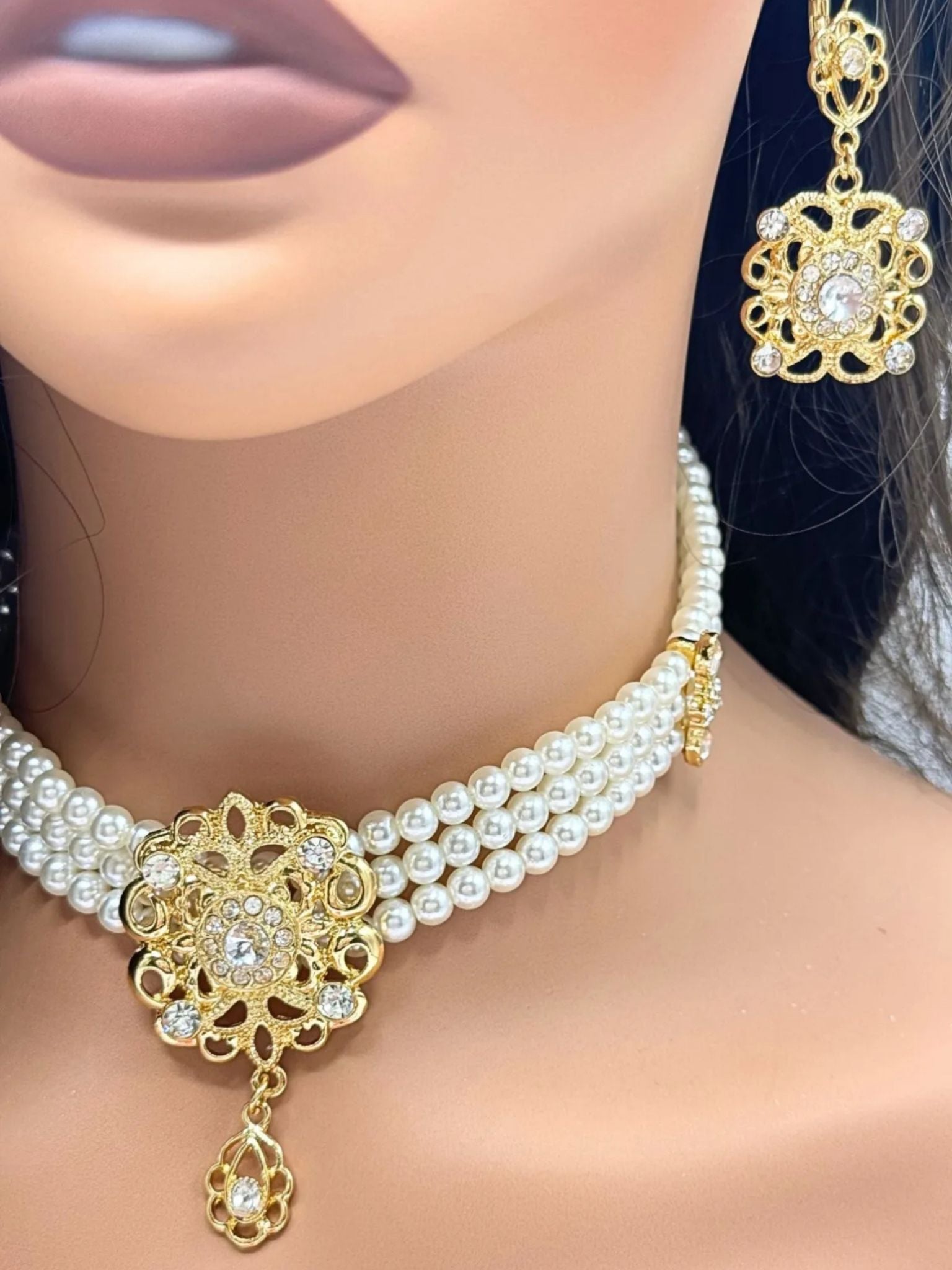 Choker with earrings