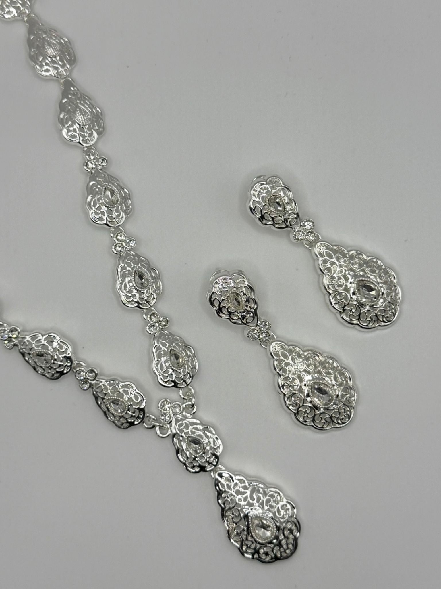 Ketting met oorbellen