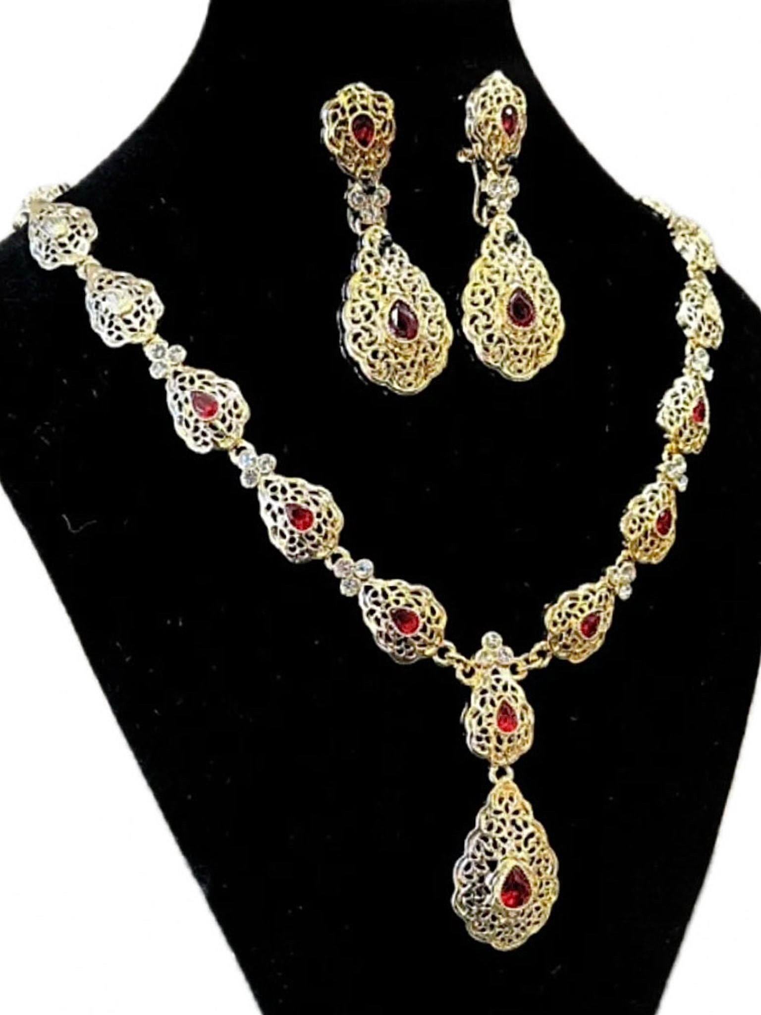 Ketting met oorbellen