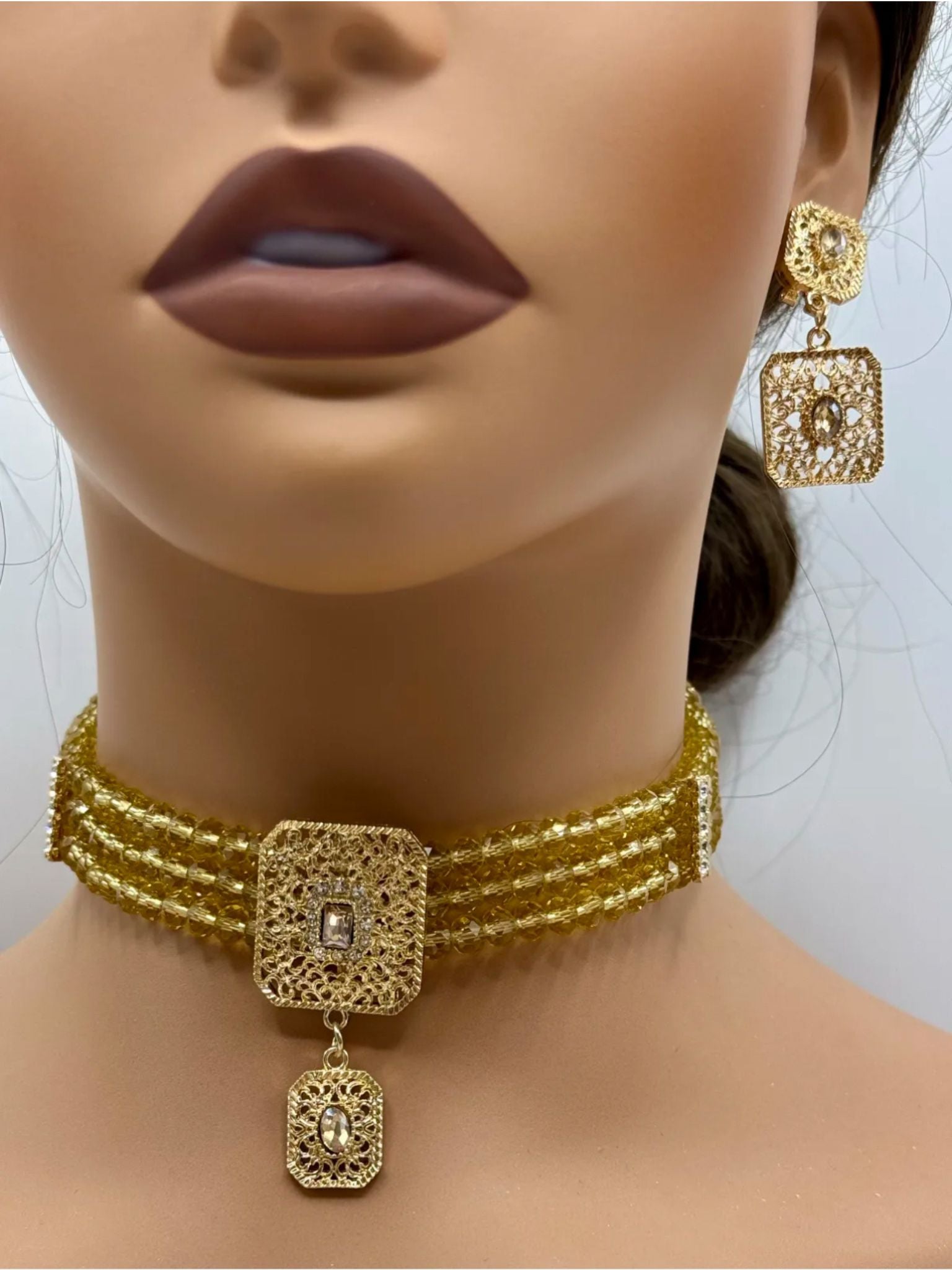 Choker with earrings