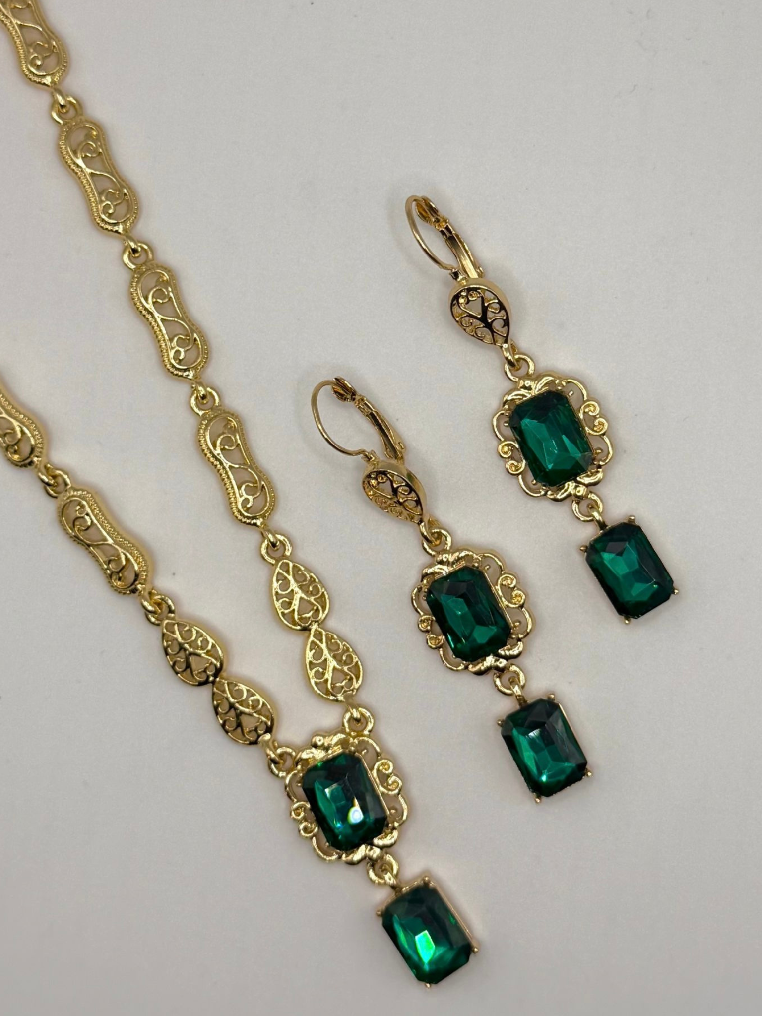 Ketting met oorbellen