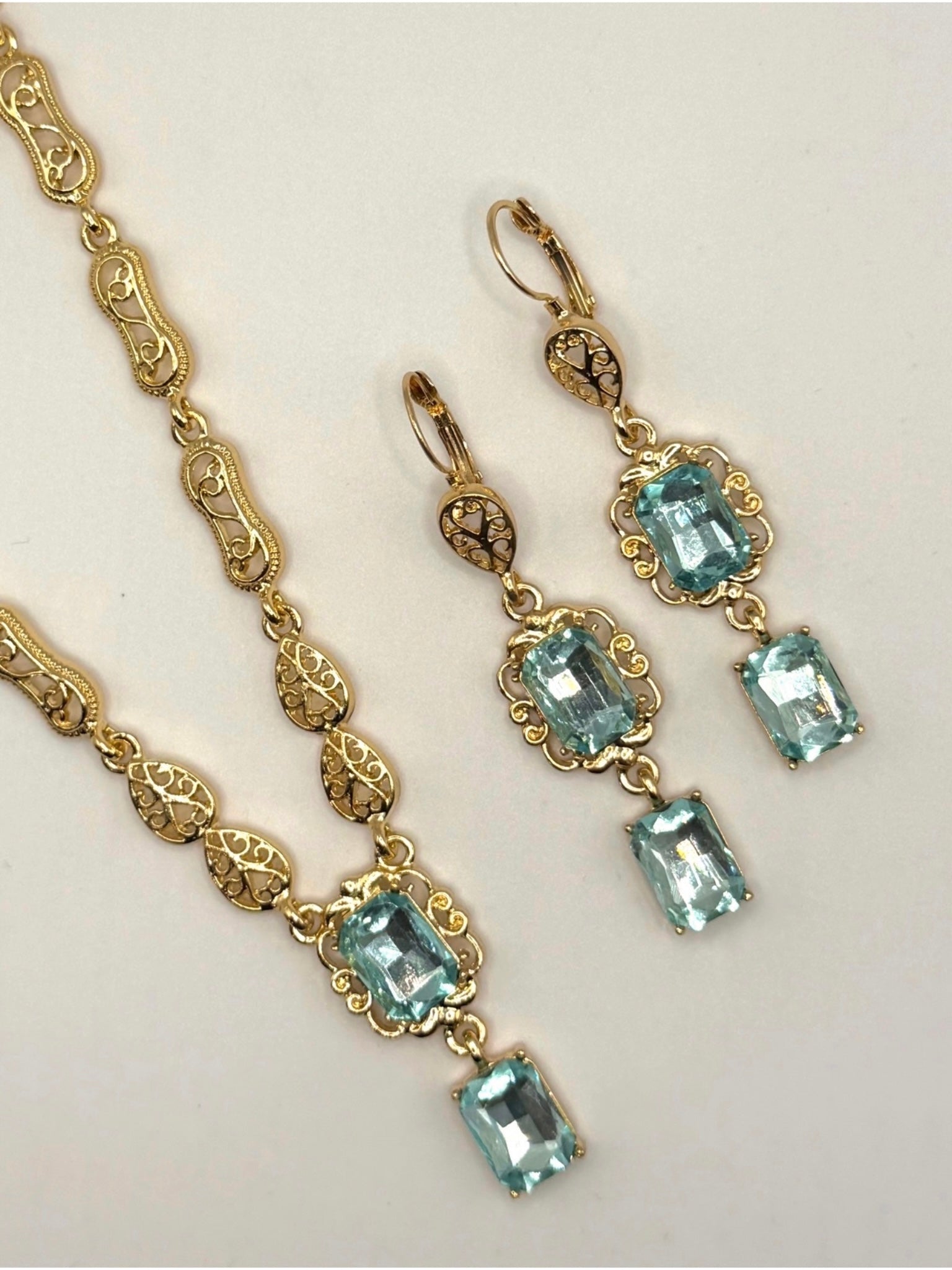 Ketting met oorbellen