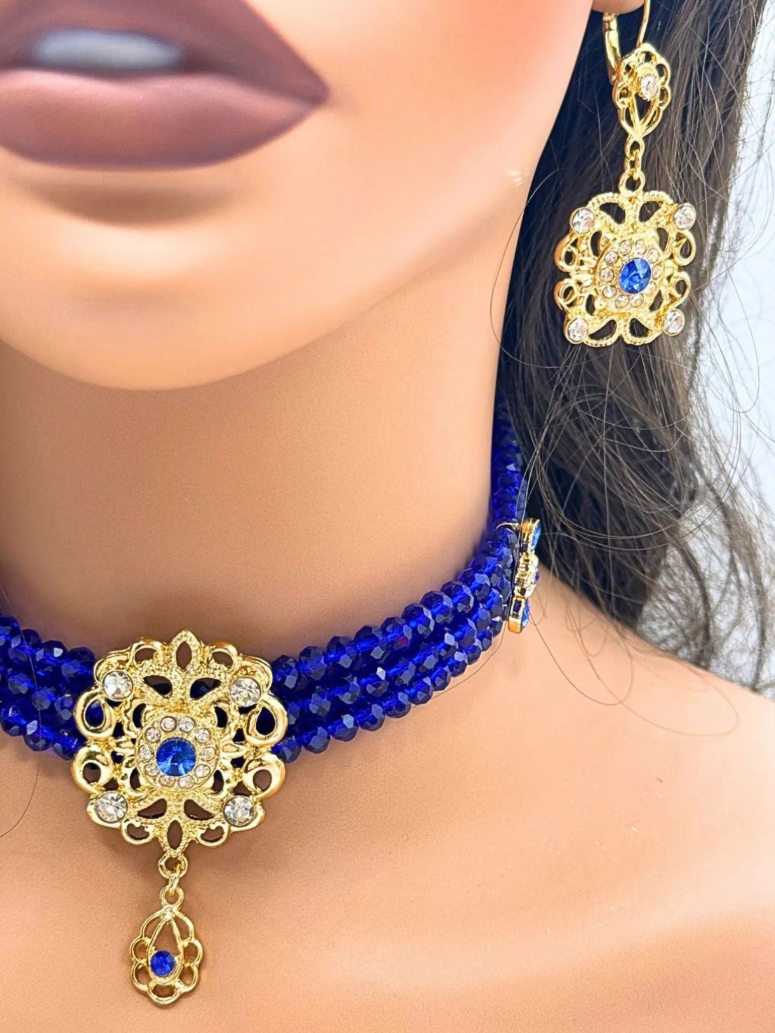 Choker with earrings