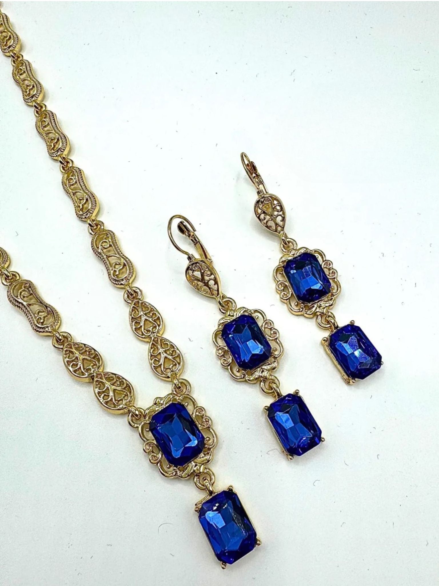 Ketting met oorbellen