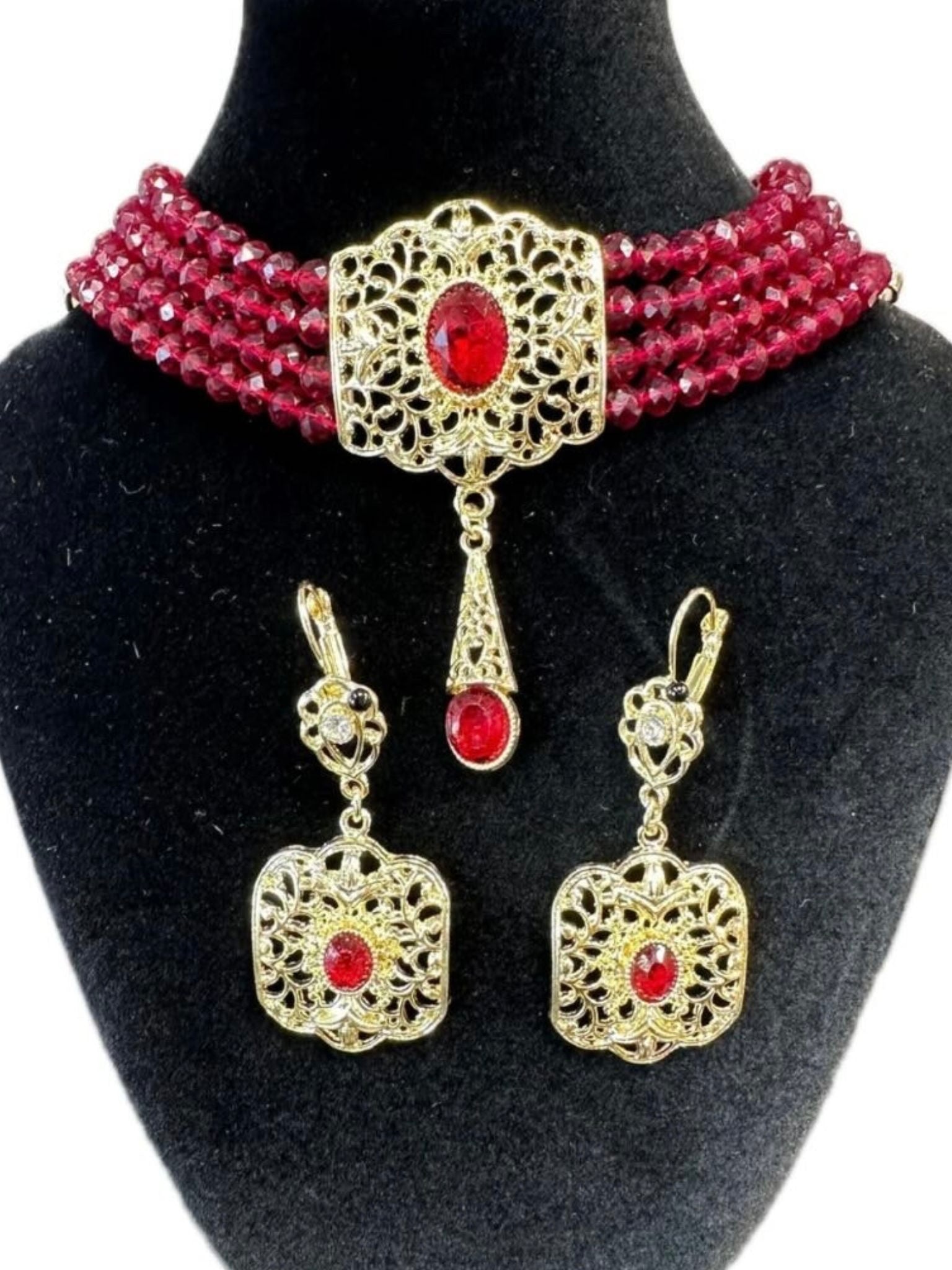 Choker with earrings