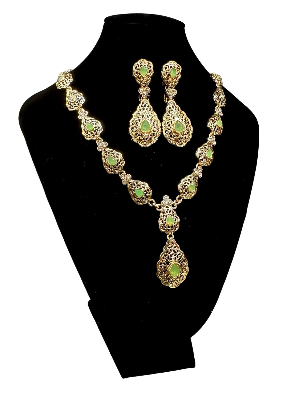 Gouden ketting met oorbellen met mintgroene stenen