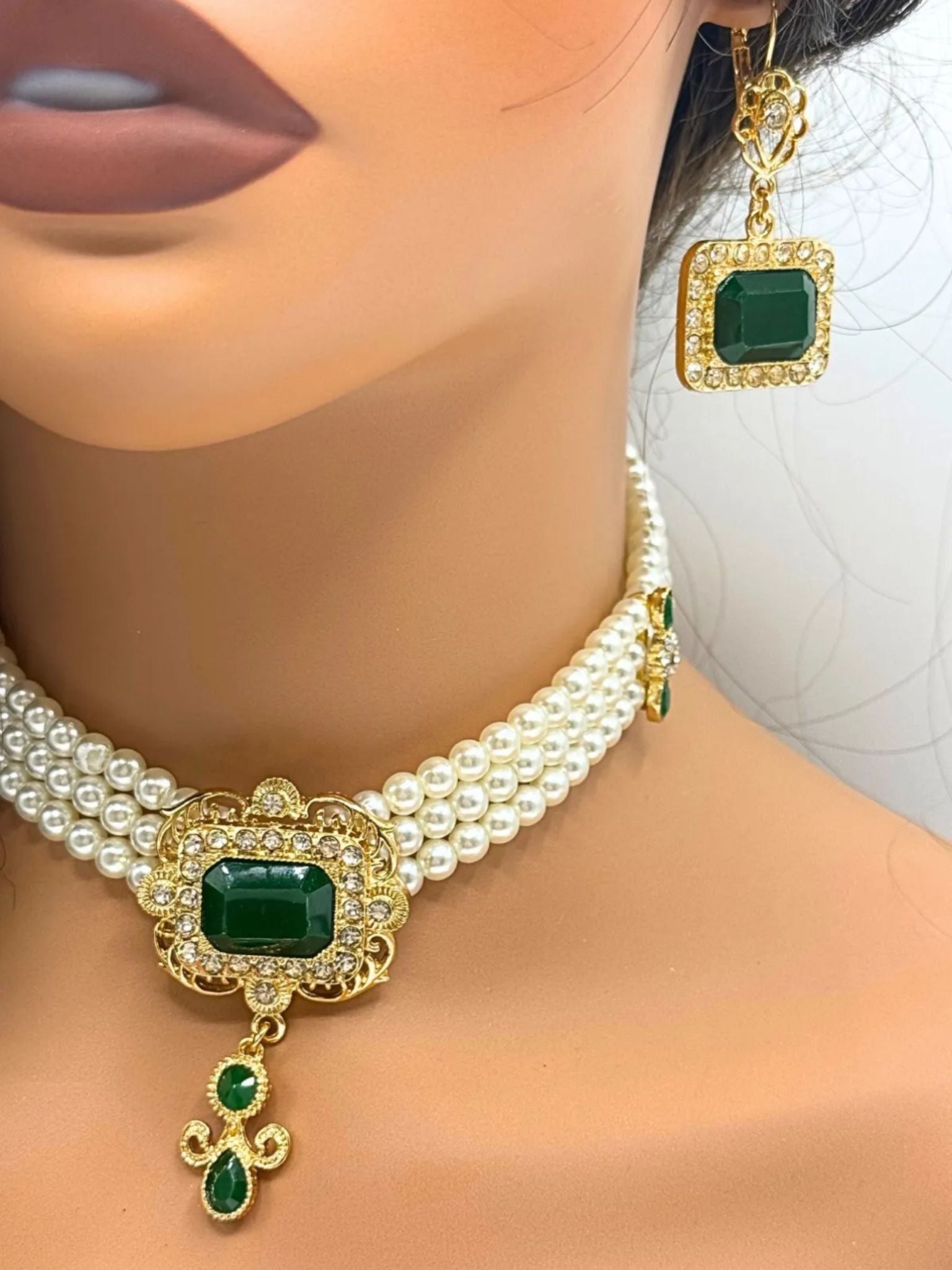 Choker with earrings