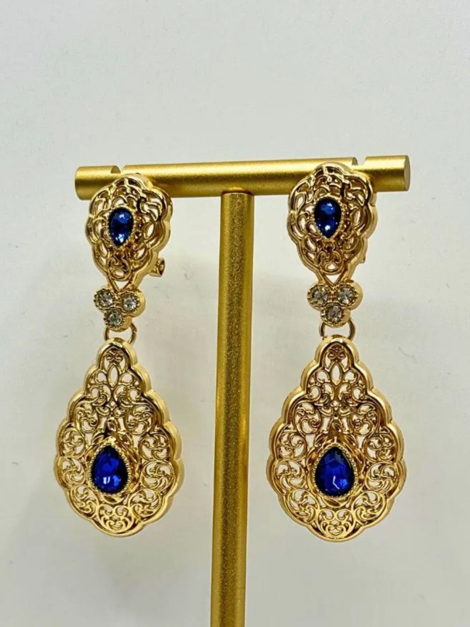 Earrings gold