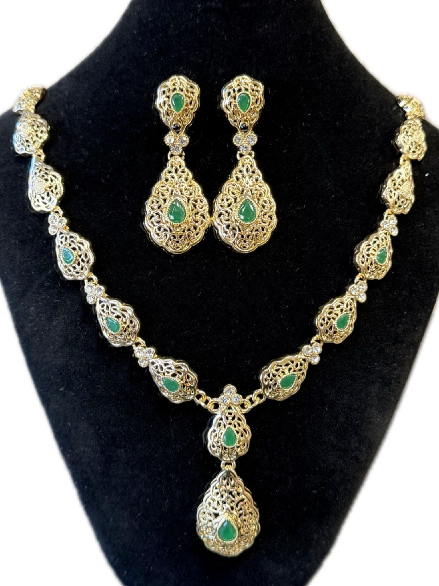 Ketting met oorbellen