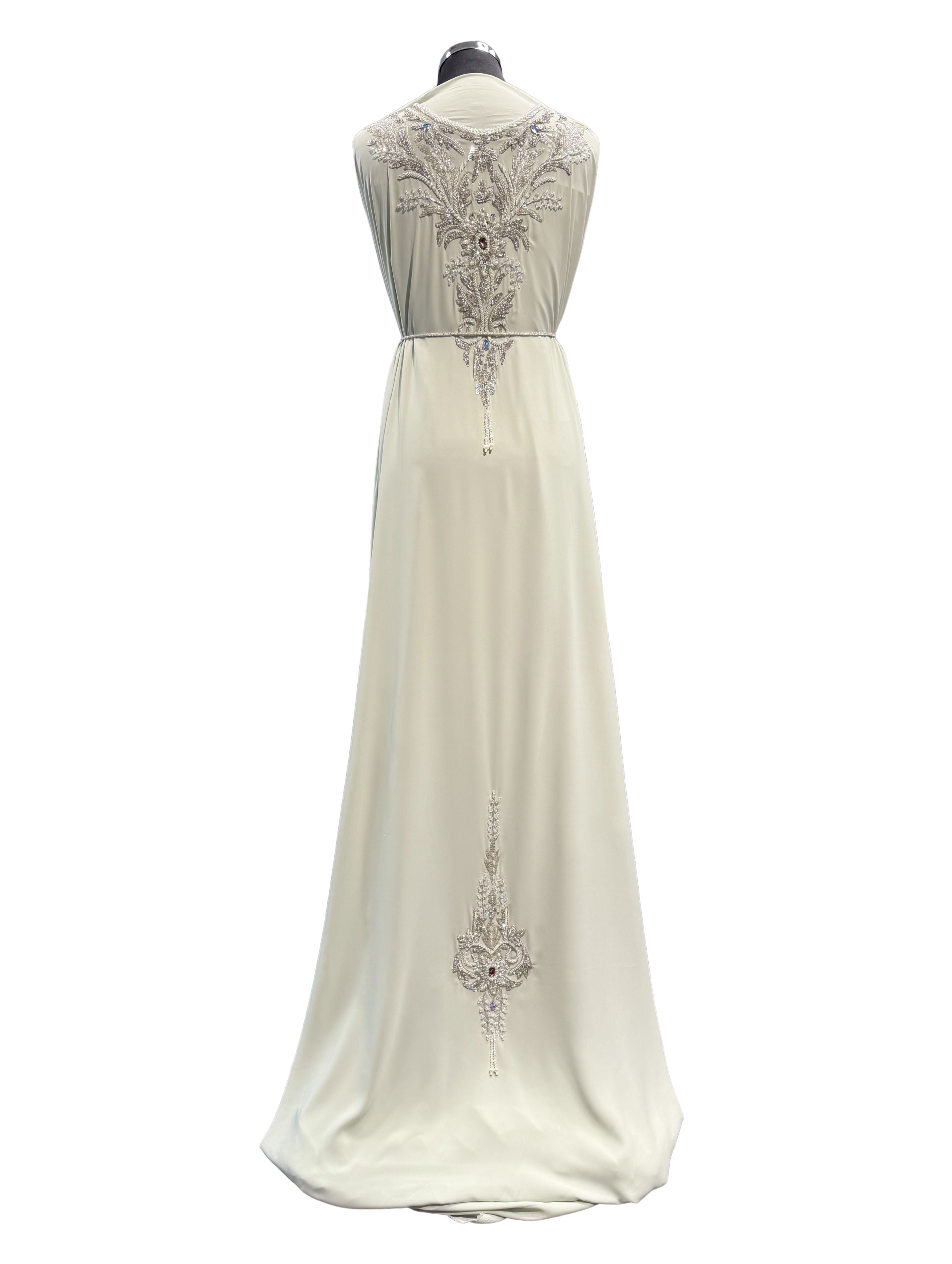 Mintgroene crêpe caftan stof met zilveren bewerking en parels.