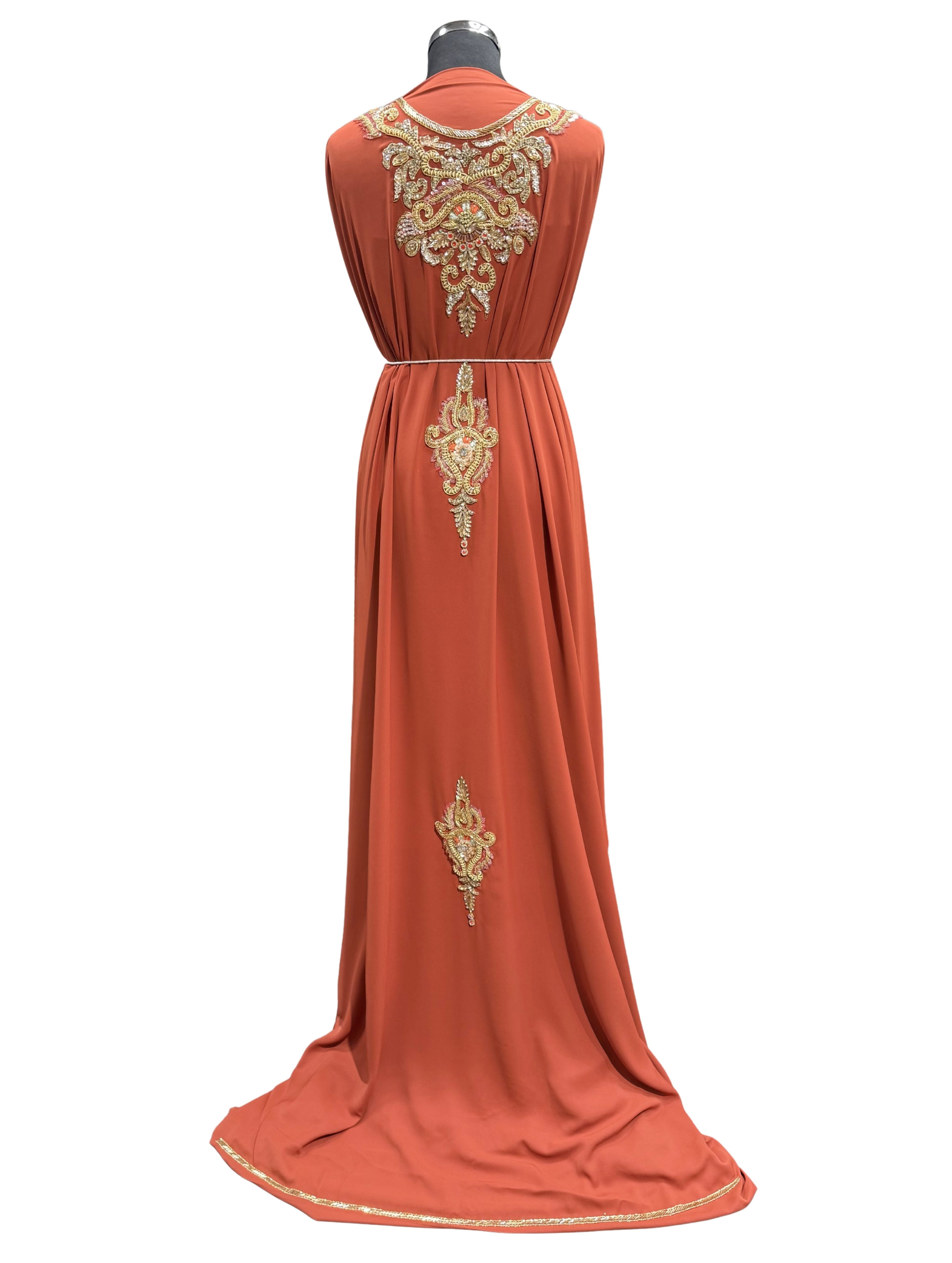 Achterkant van terra caftan of takshita stof van crepe kwaliteit met luxe decoratieve afwerking.