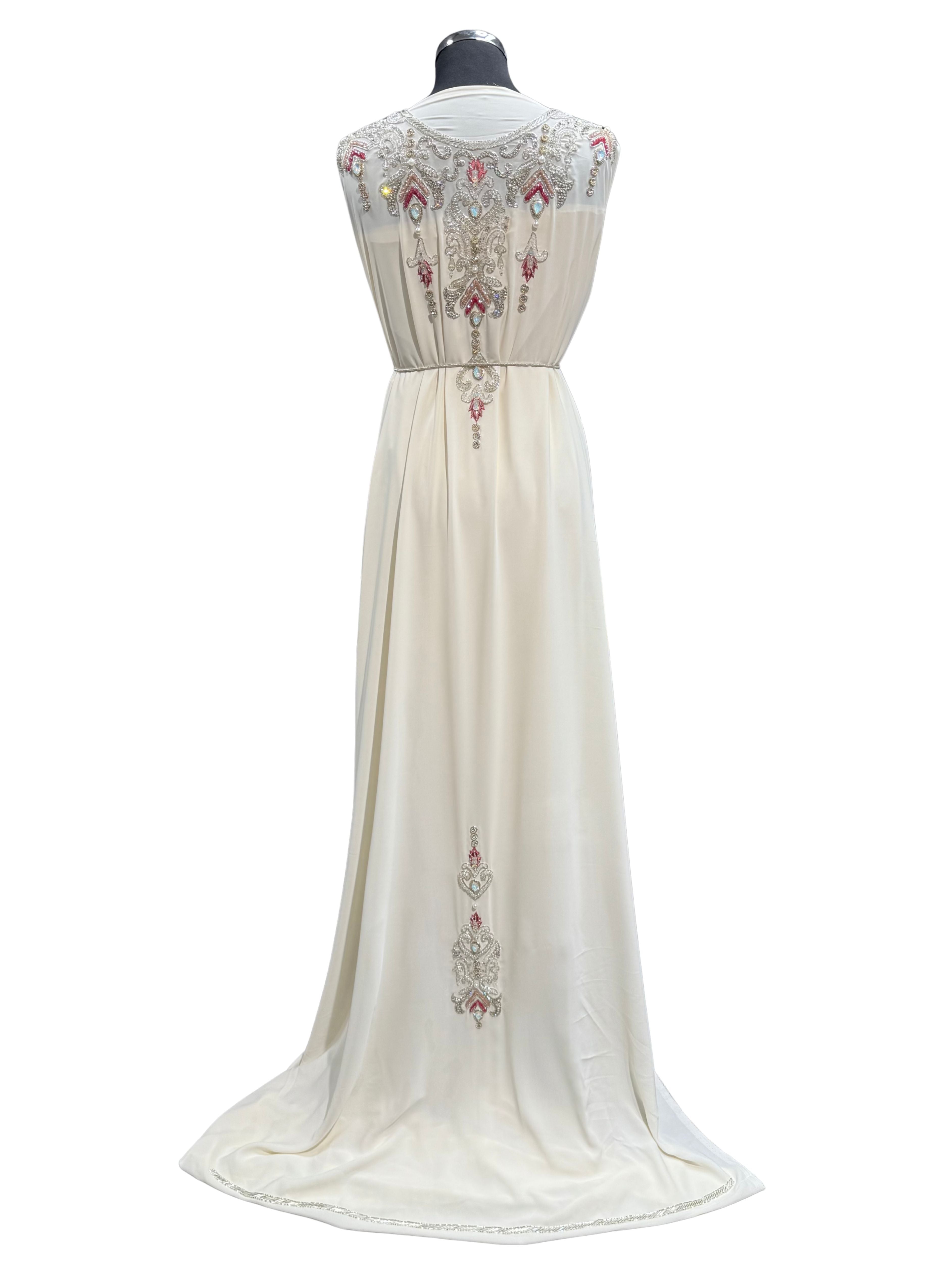 Crème caftan stof met zilveren bewerking, geschikt voor caftan of takshita