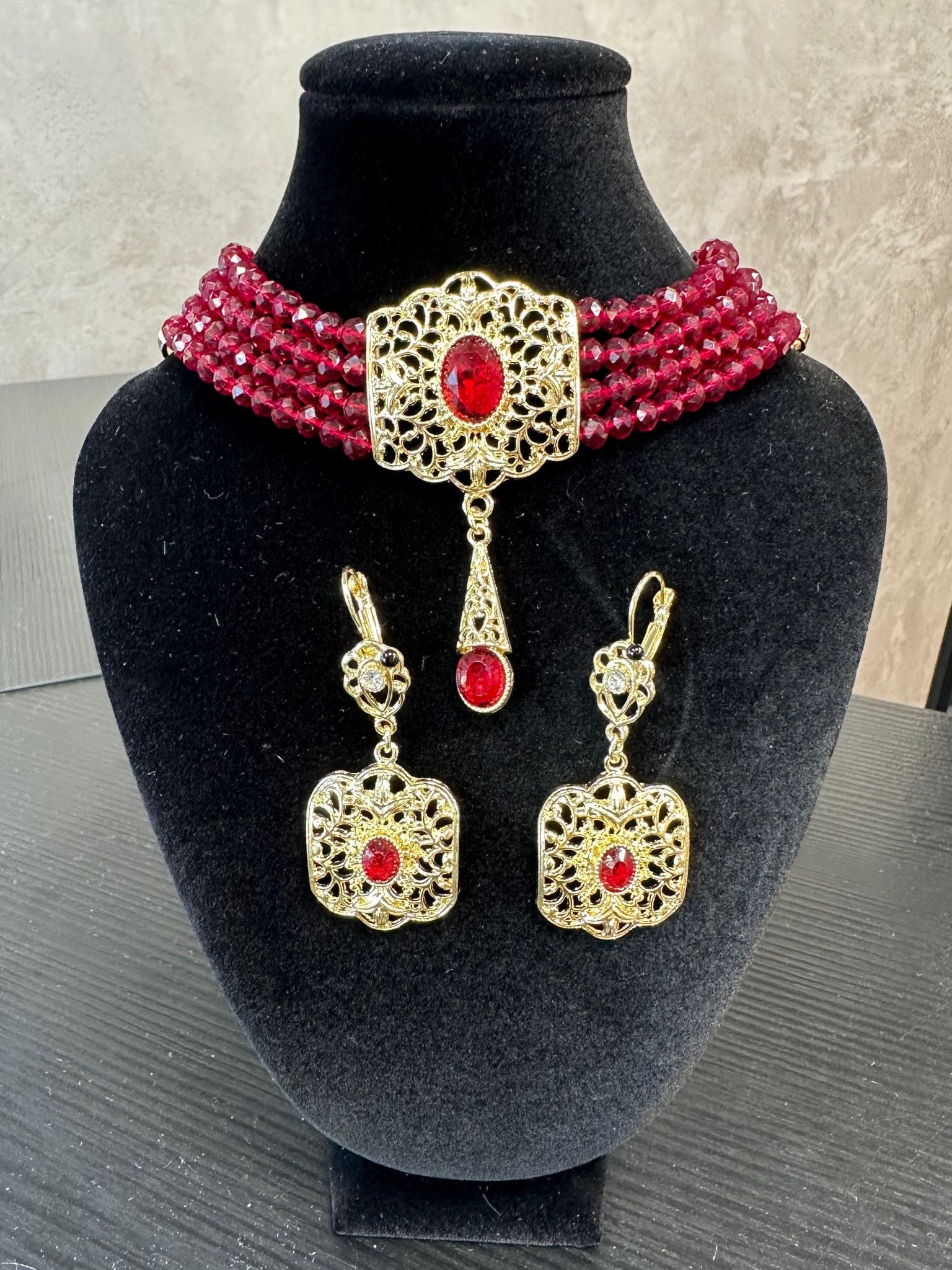 Choker with earrings