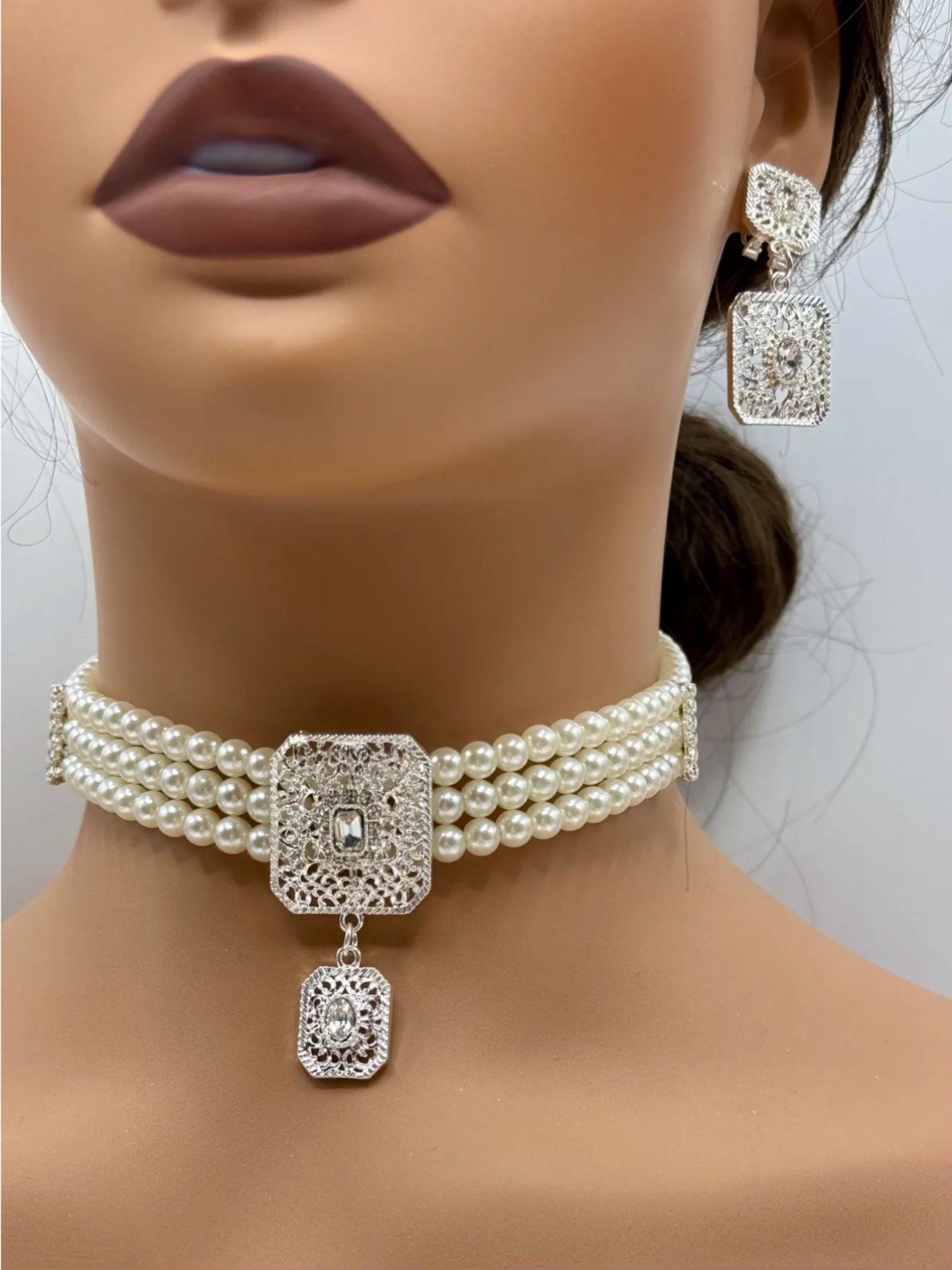 Choker with earrings