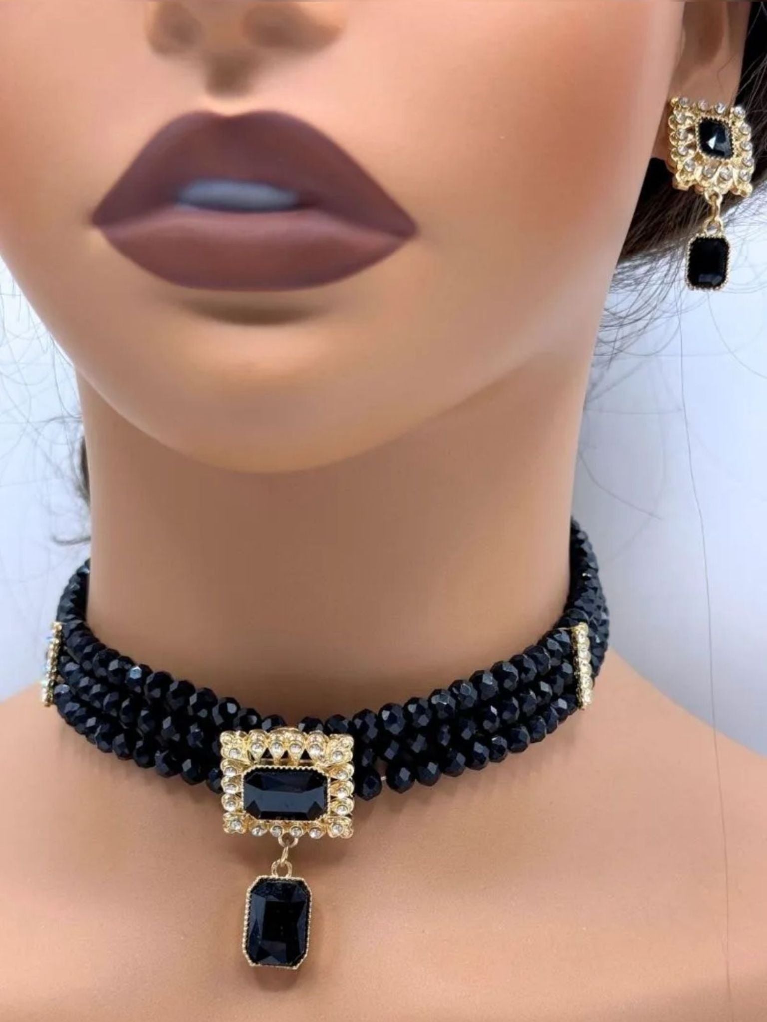 Choker with earrings