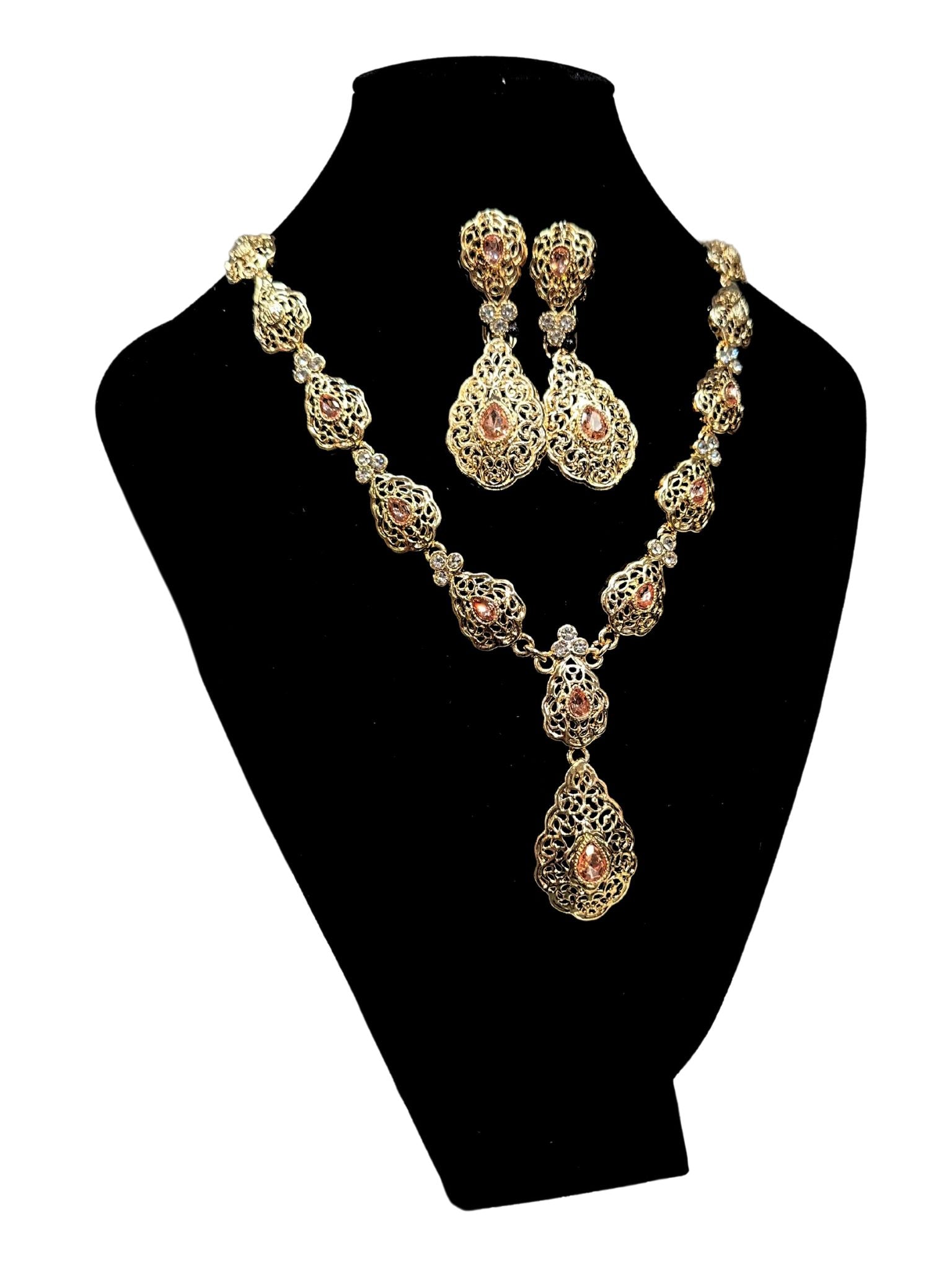 Ketting met oorbellen