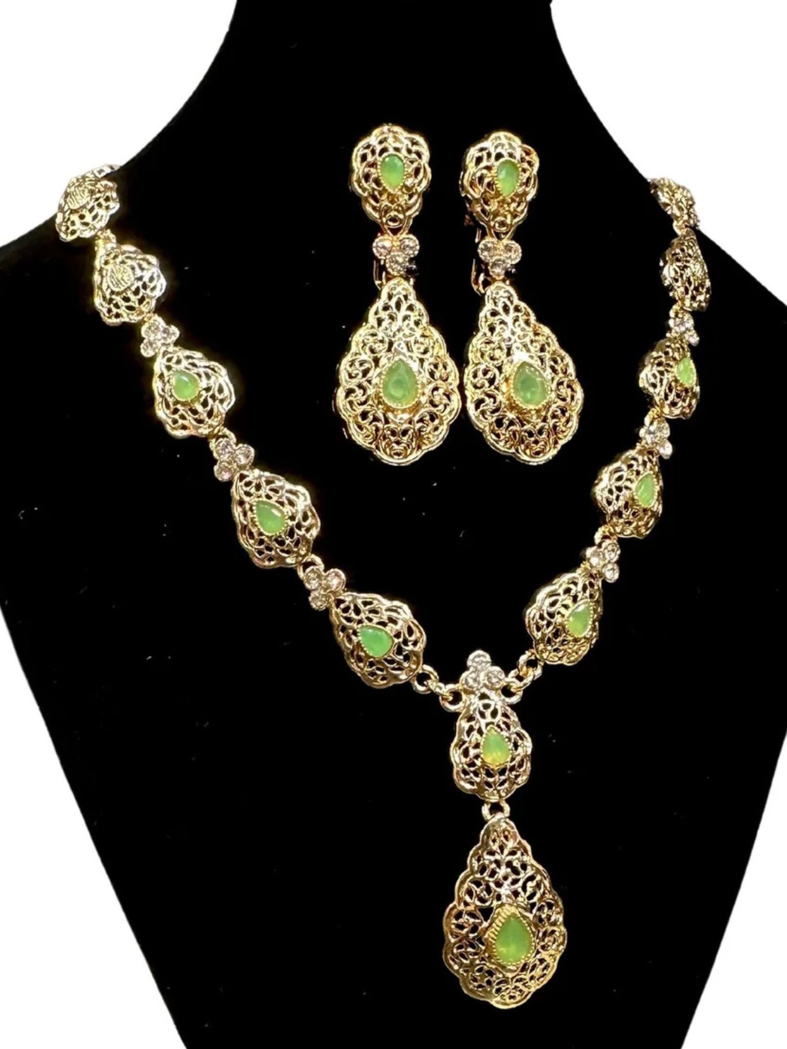 Ketting met oorbellen