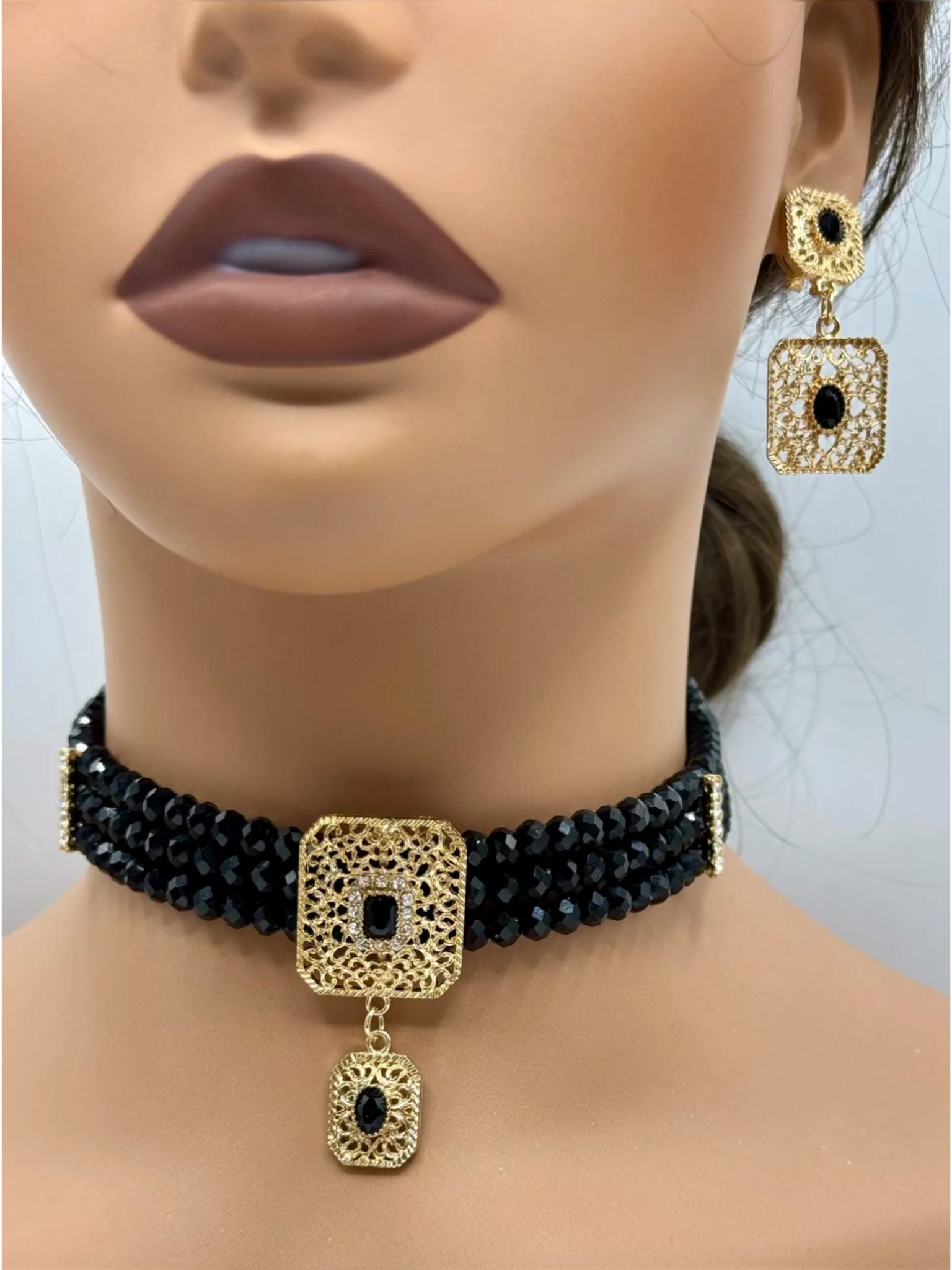 Choker with earrings