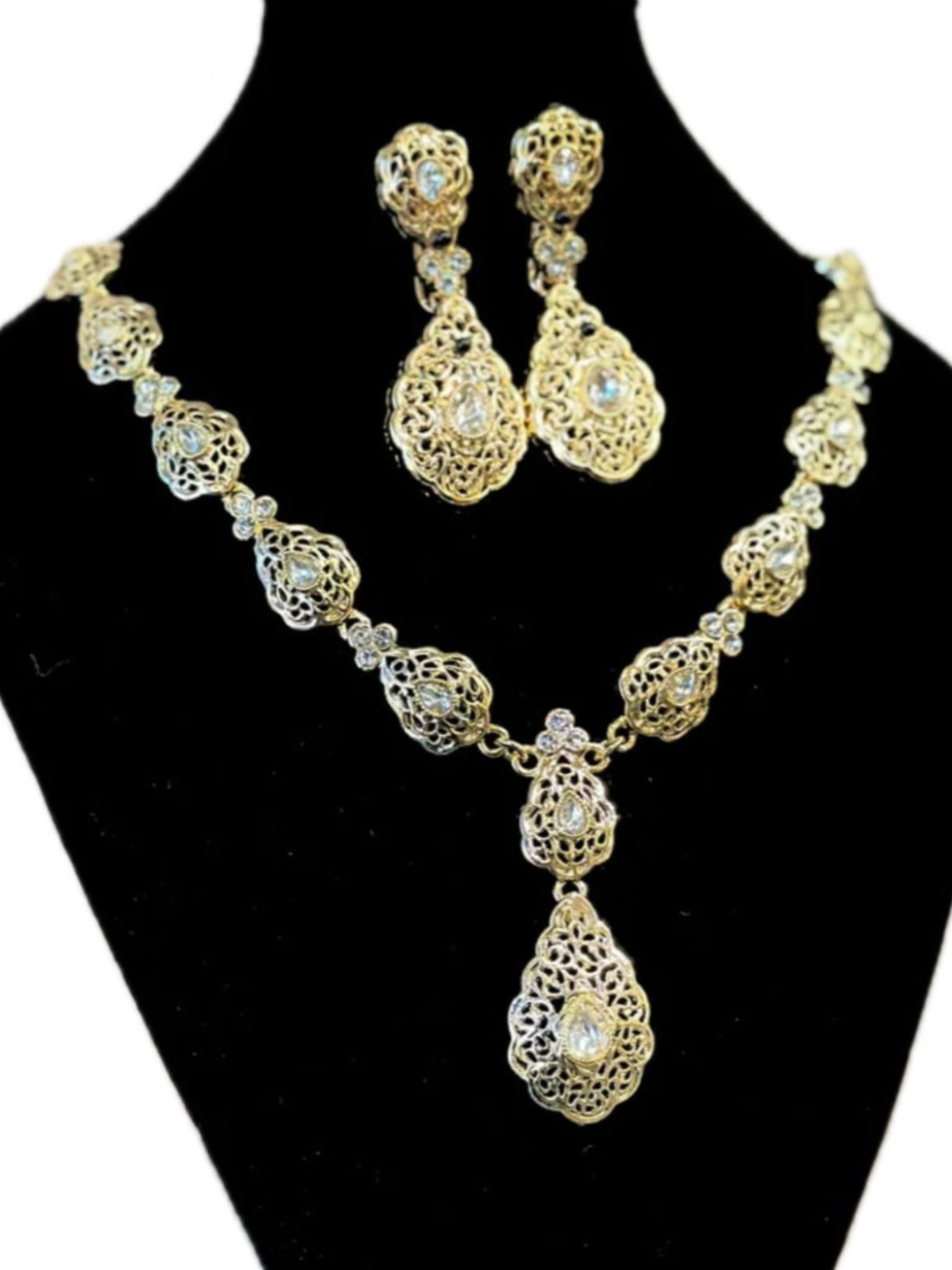 Ketting met oorbellen