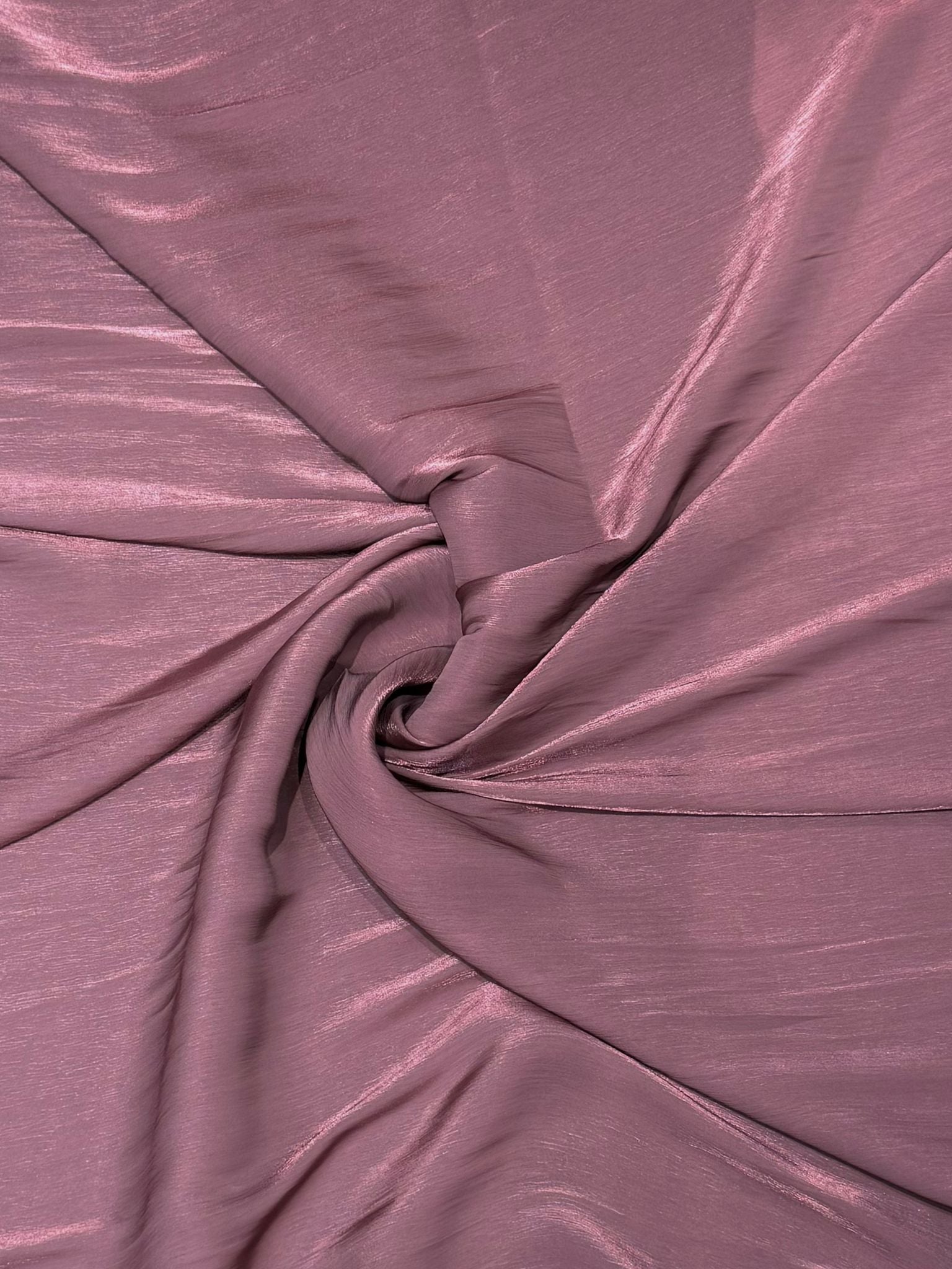 Mauve paarse organza stof, soepel vallend met subtiele glans. Perfect voor takshita, kaftan, avondjurken en feestelijke kleding.