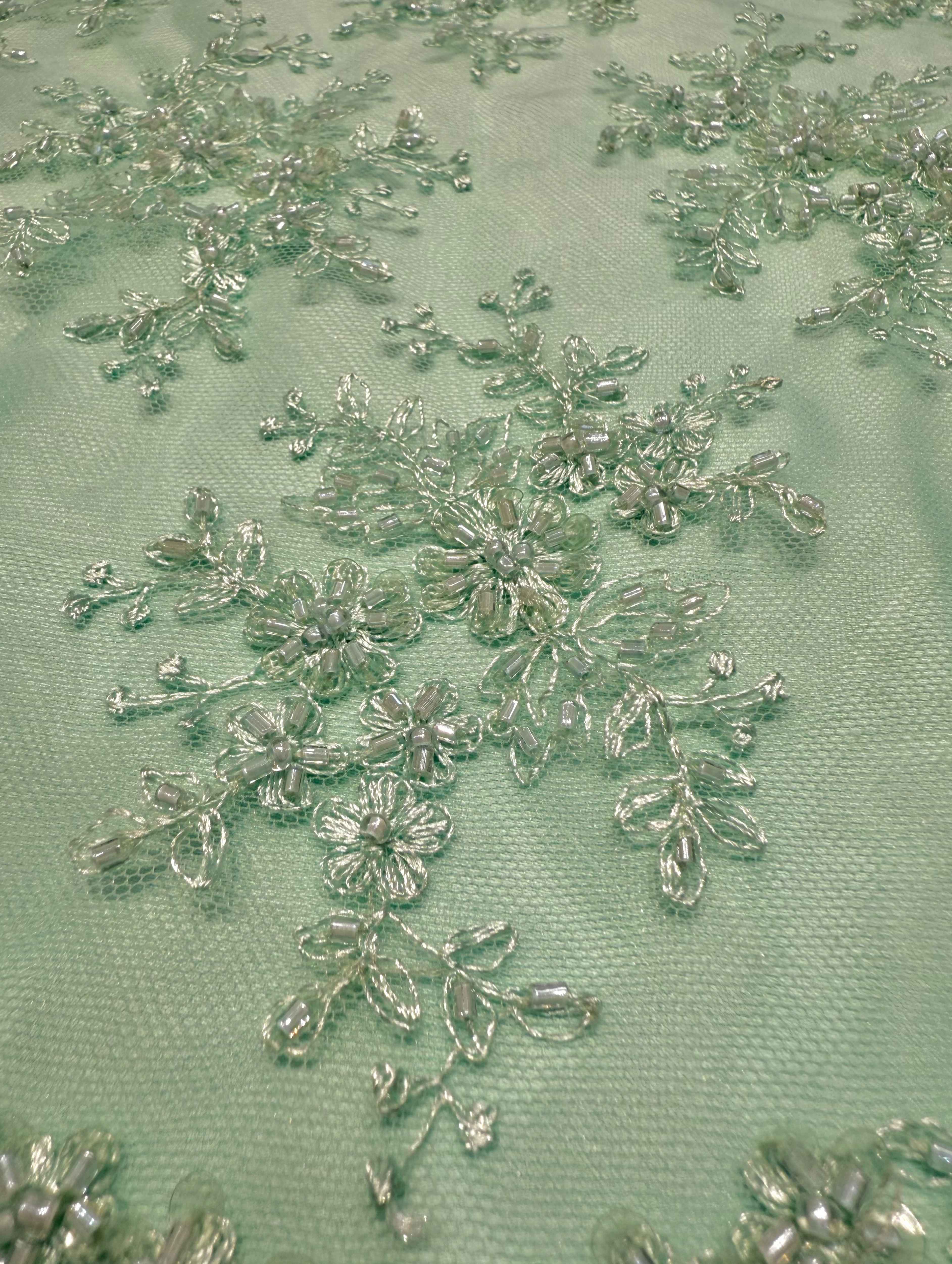 Mintgroene kant stof met elegante kantstructuur, geschikt voor avondjurken, takshita, dirac en xeftan