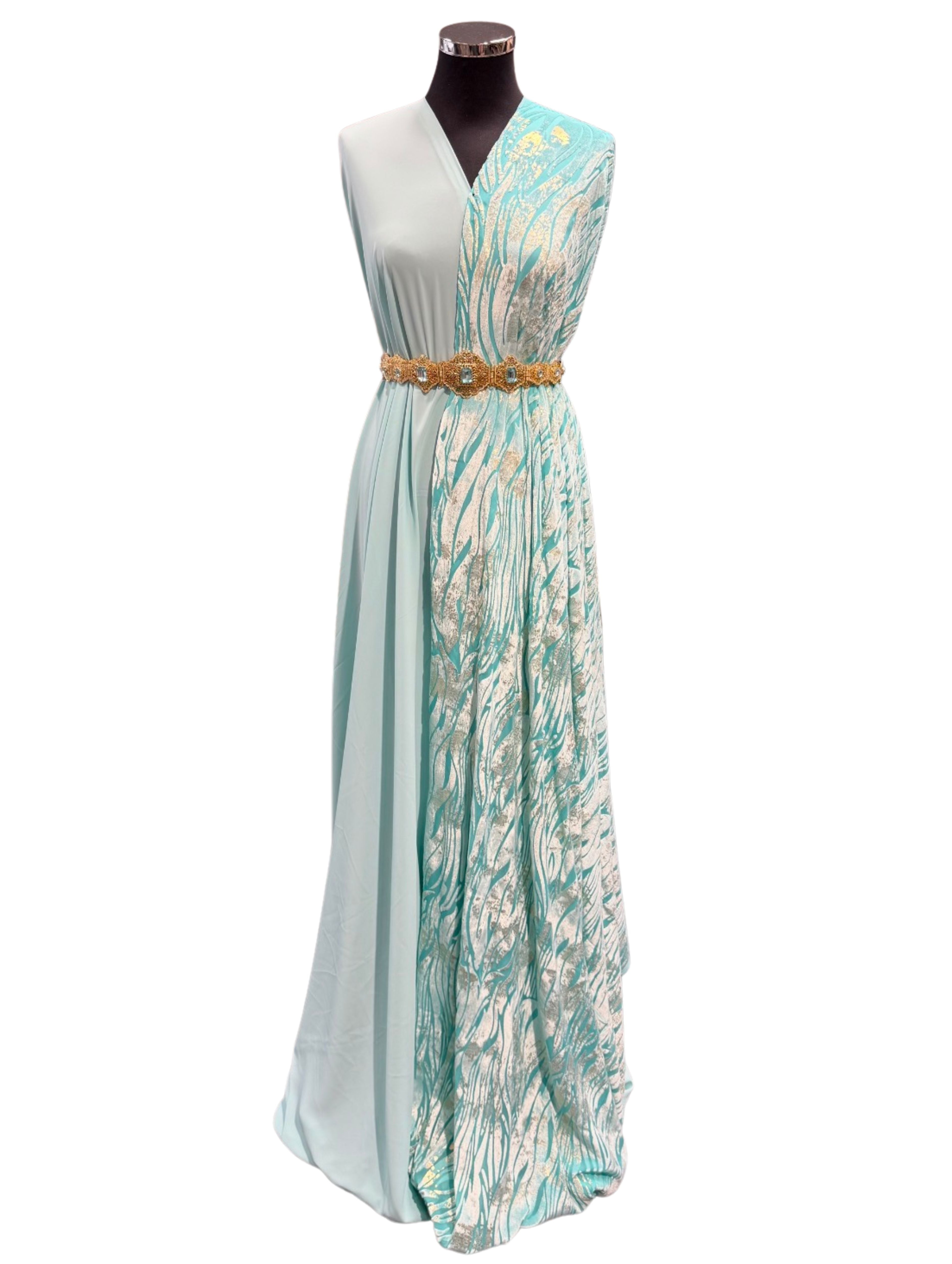 Luxe velvet tlija stof in mintblauw met subtiele gouden accenten voor takshita en caftan.