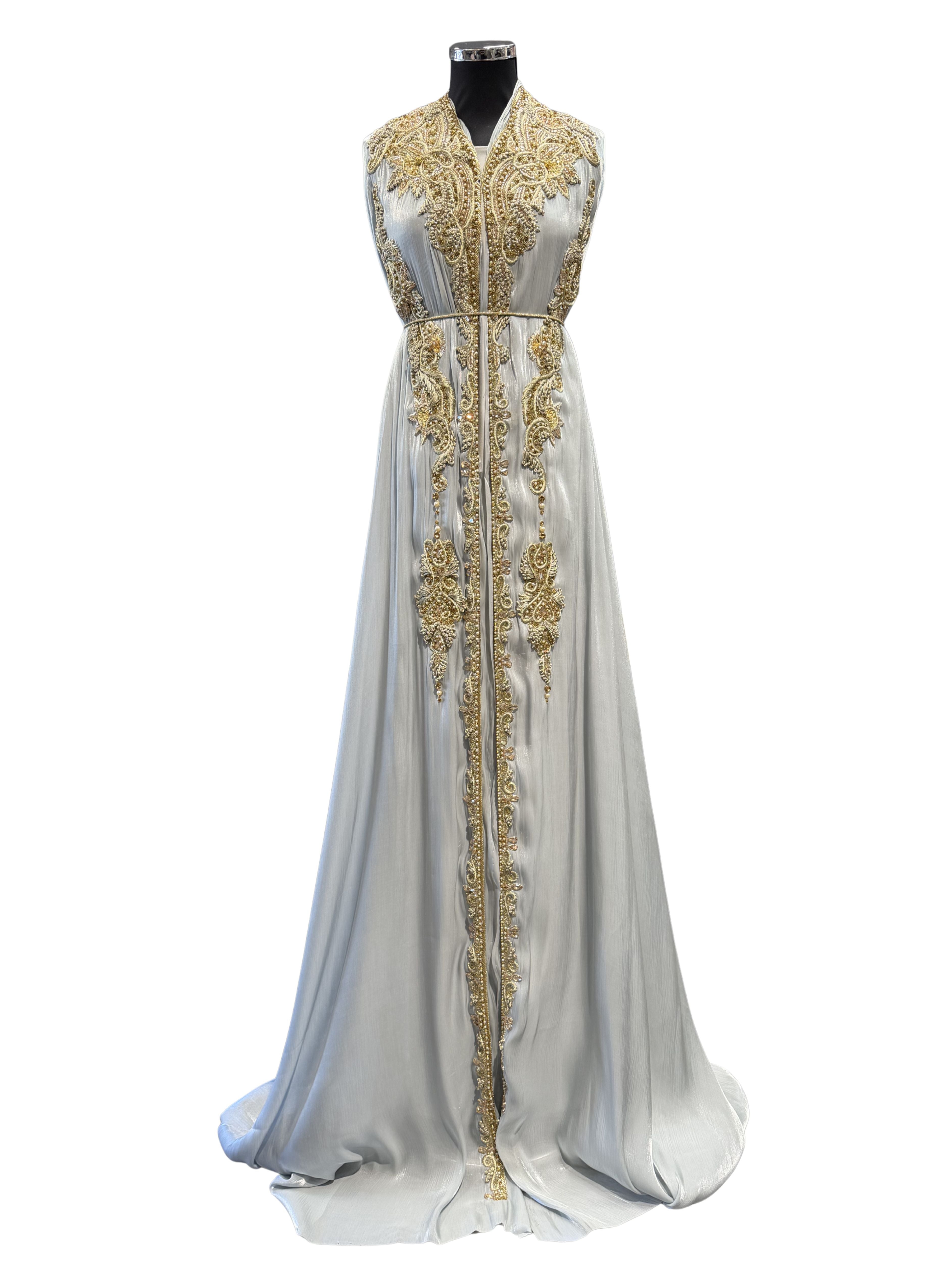 Licht ijsblauwe organza takshita stof met gouden bewerking voorkant