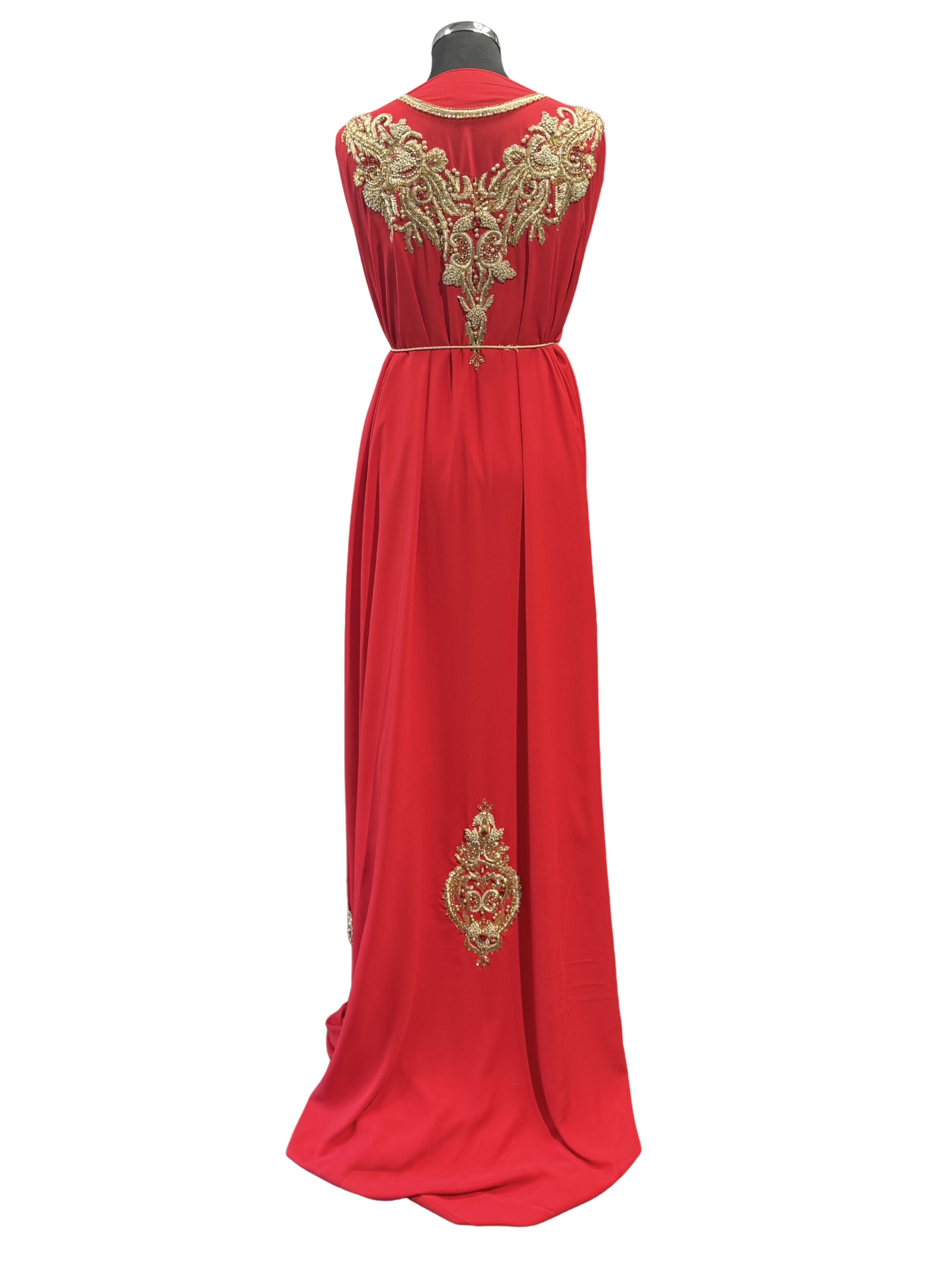 Achterkant van soepelvallende rode crêpe takshita stof zonder bewerking.