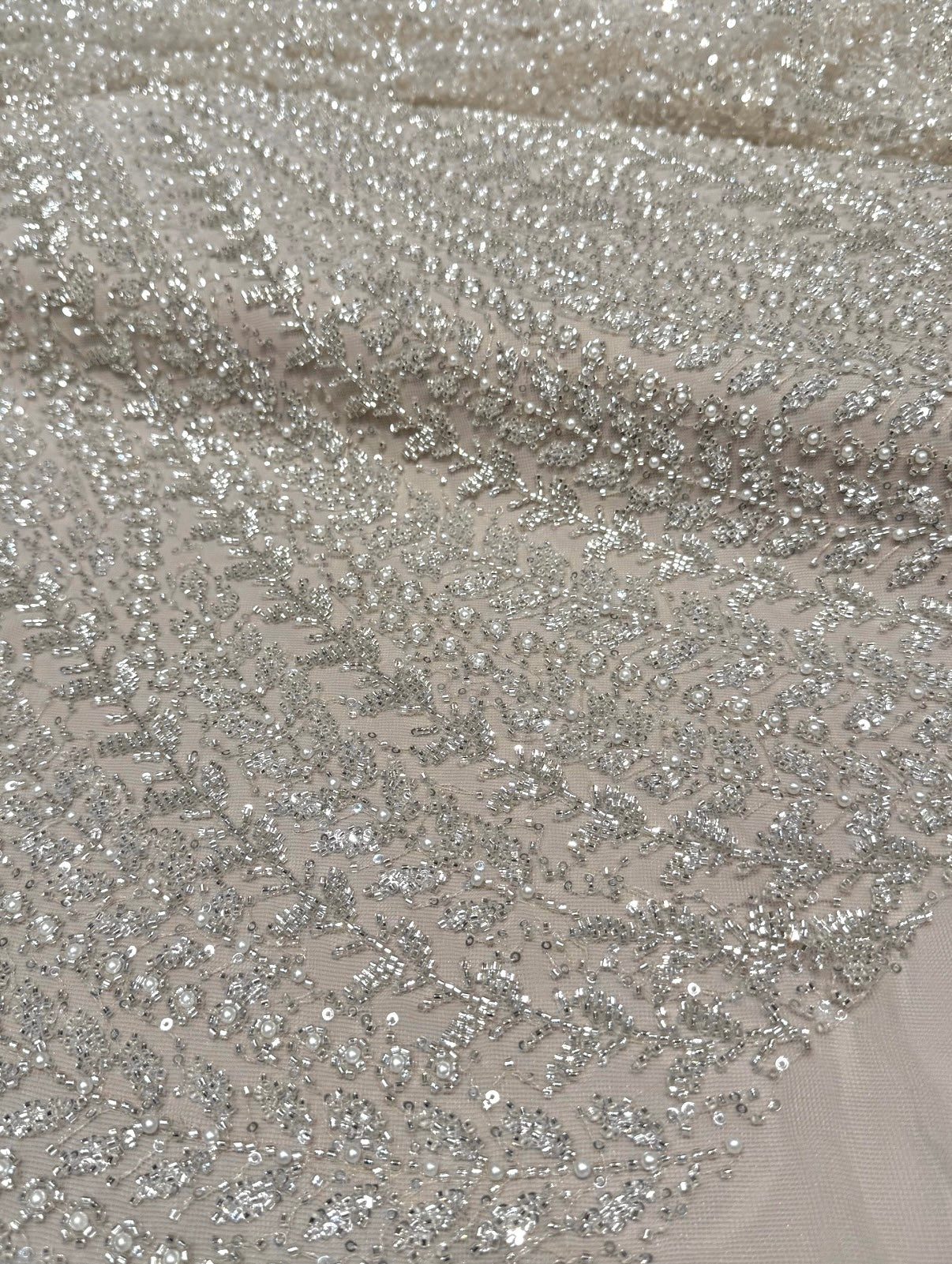 Beige kant met kralen