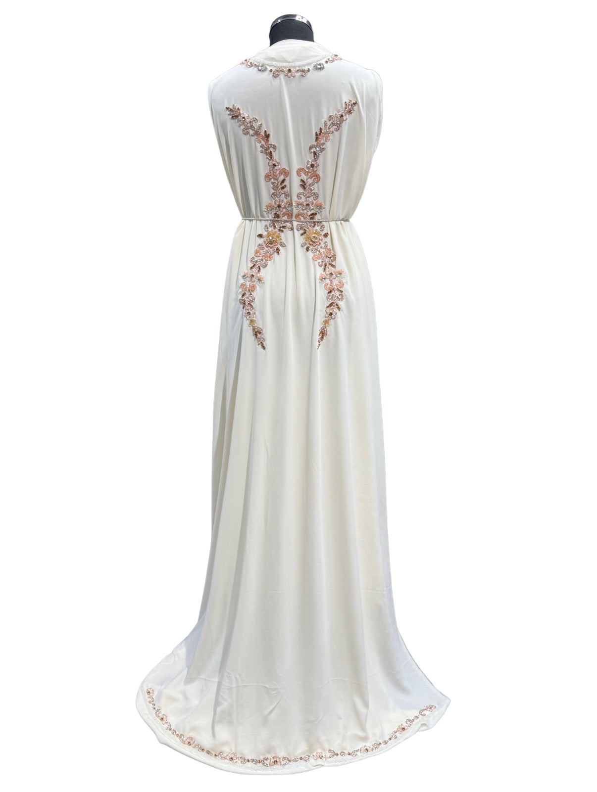 Creme caftan-stof met bewerkte boven- en onderstof, geschikt voor traditionele caftans en takshita’s.