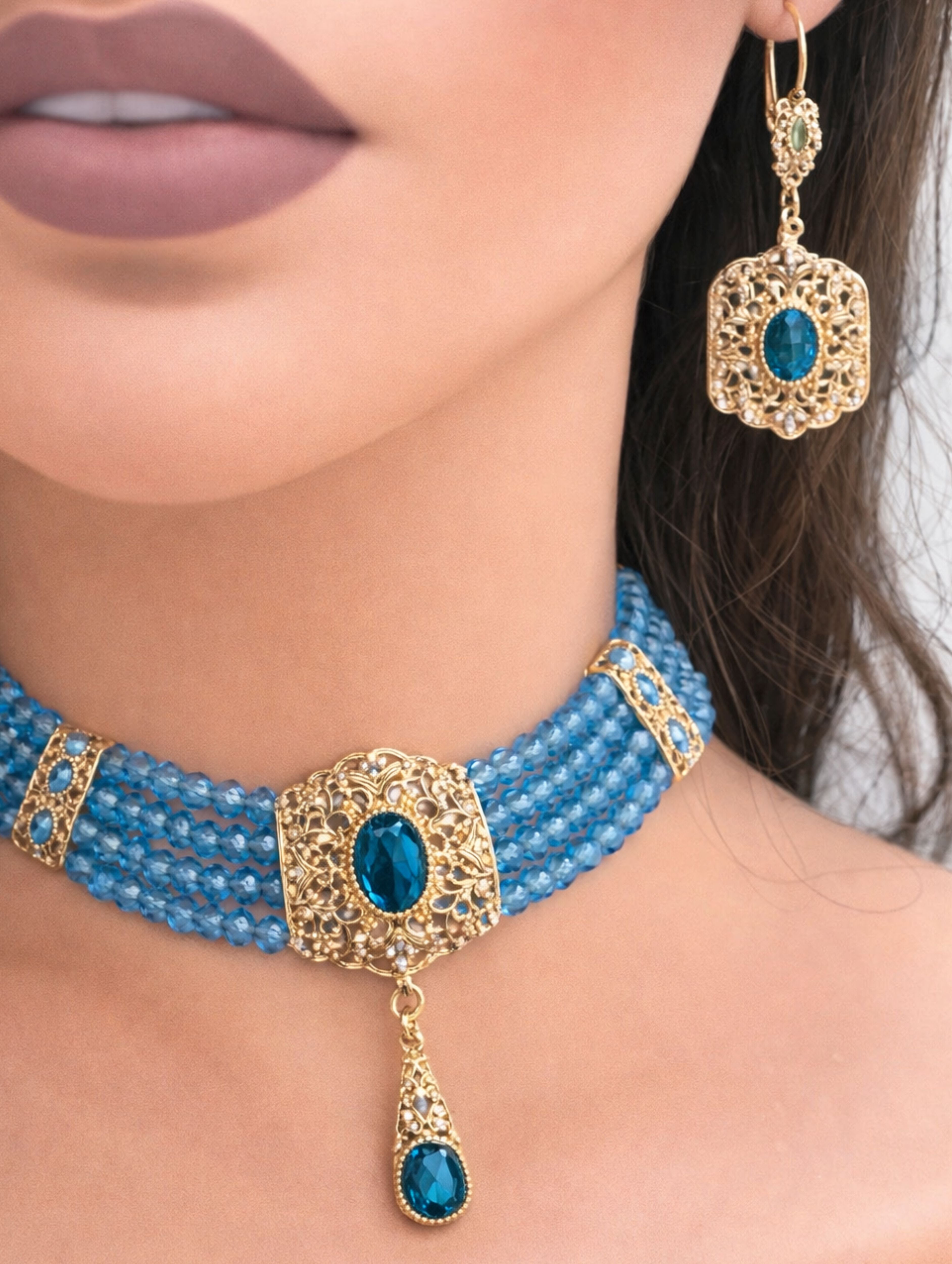 Blauwe kralen cooker met bijpassende oorbellen