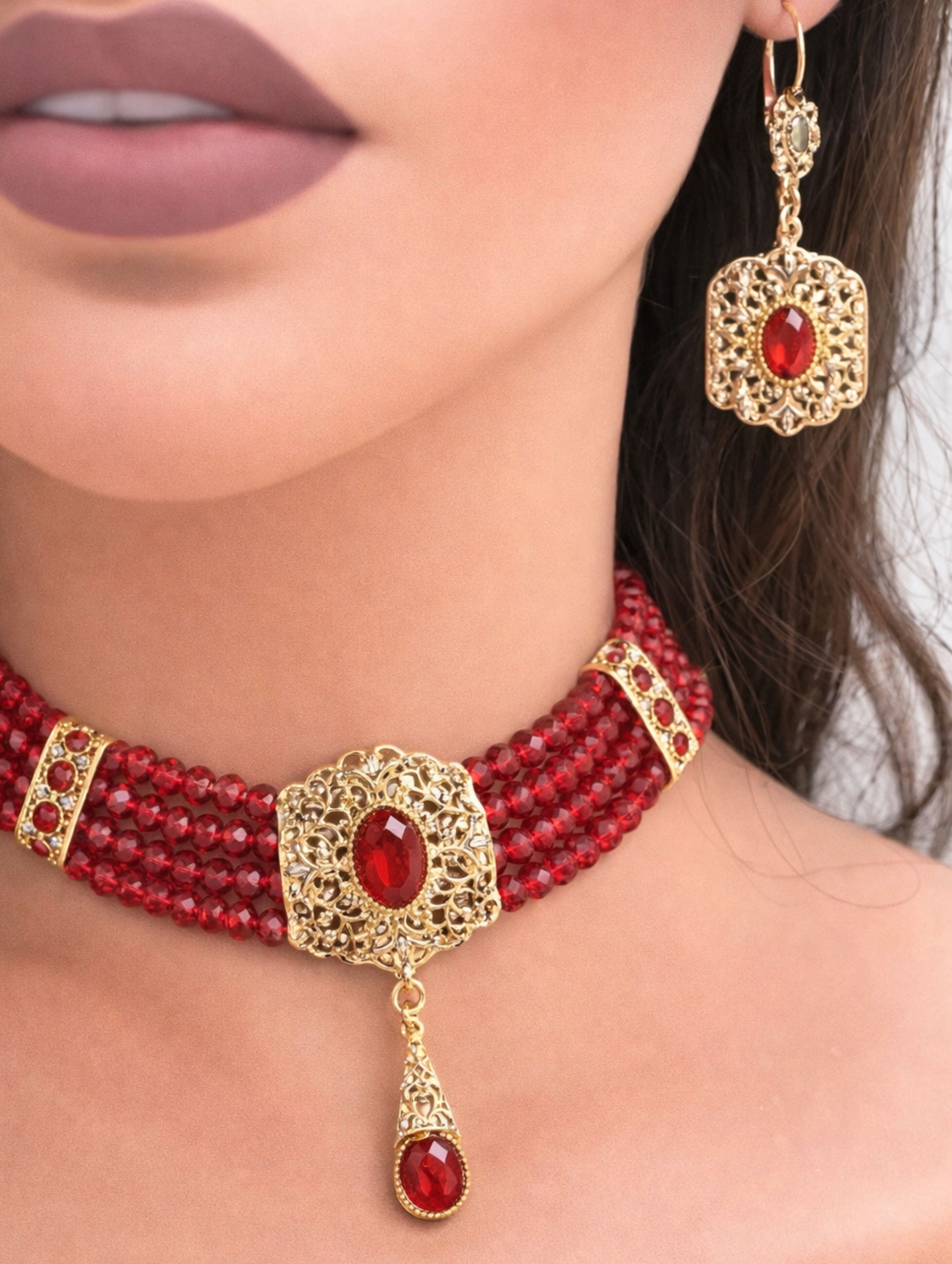 Rode kralen choker met bijpassende oorbellen
