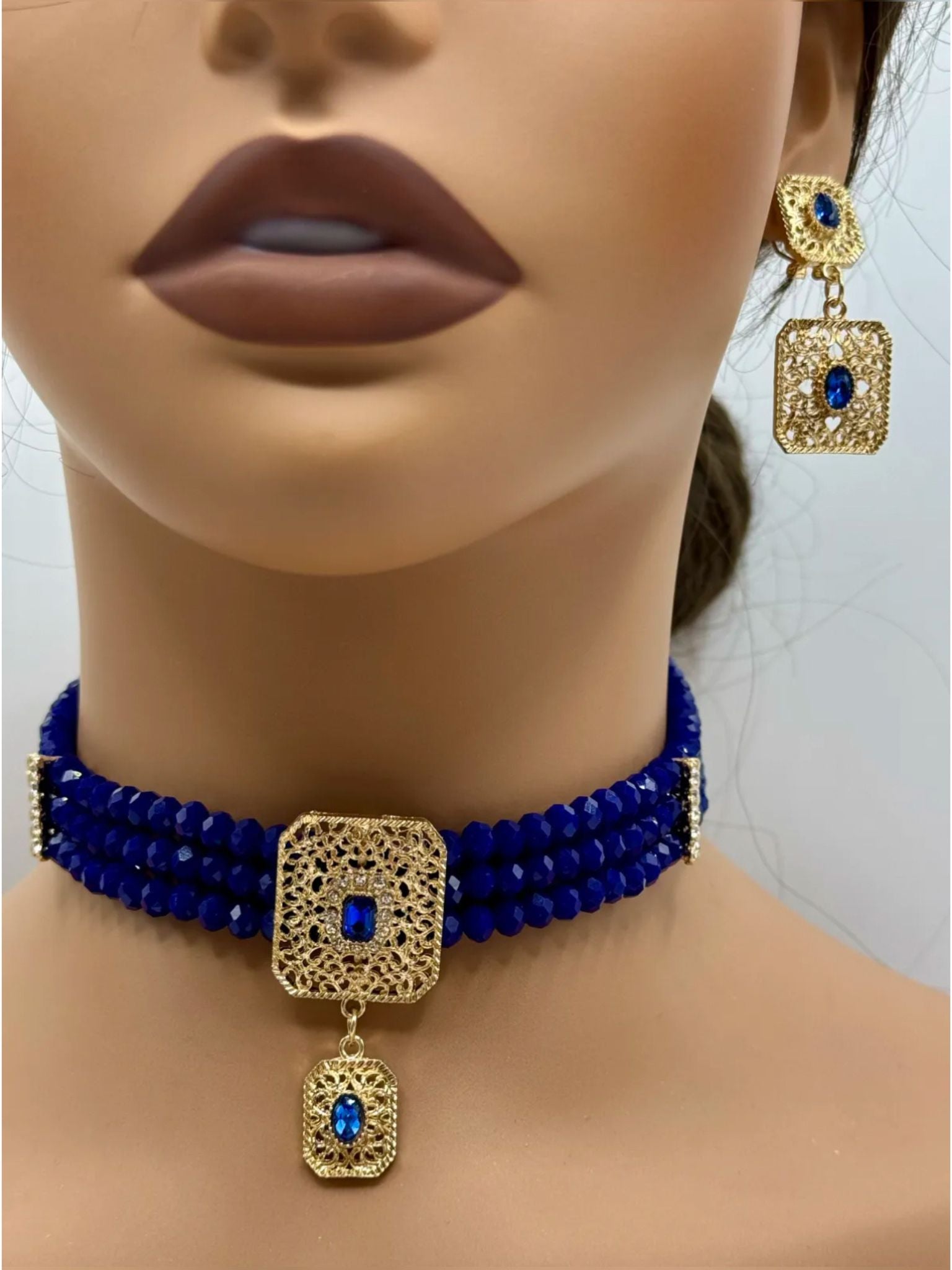 Choker with earrings