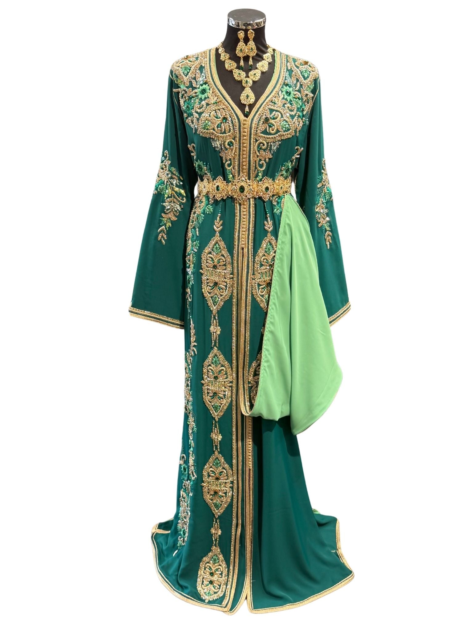 Elegante donker turquoise takshita met gouden sfifa, ideaal voor bruiloften of feestelijke gelegenheden.