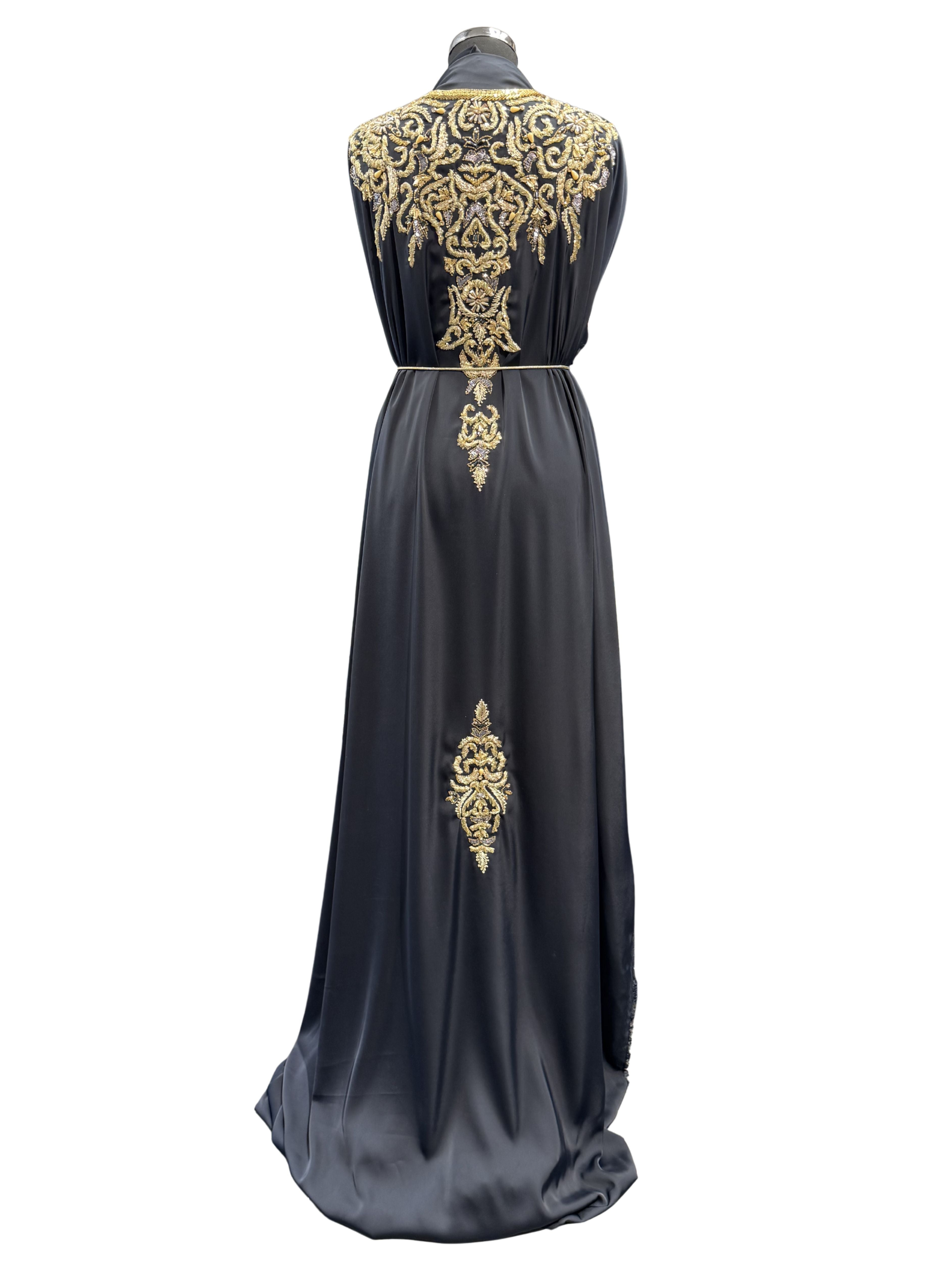 Donkerblauwe caftan stof met gouden versiering.