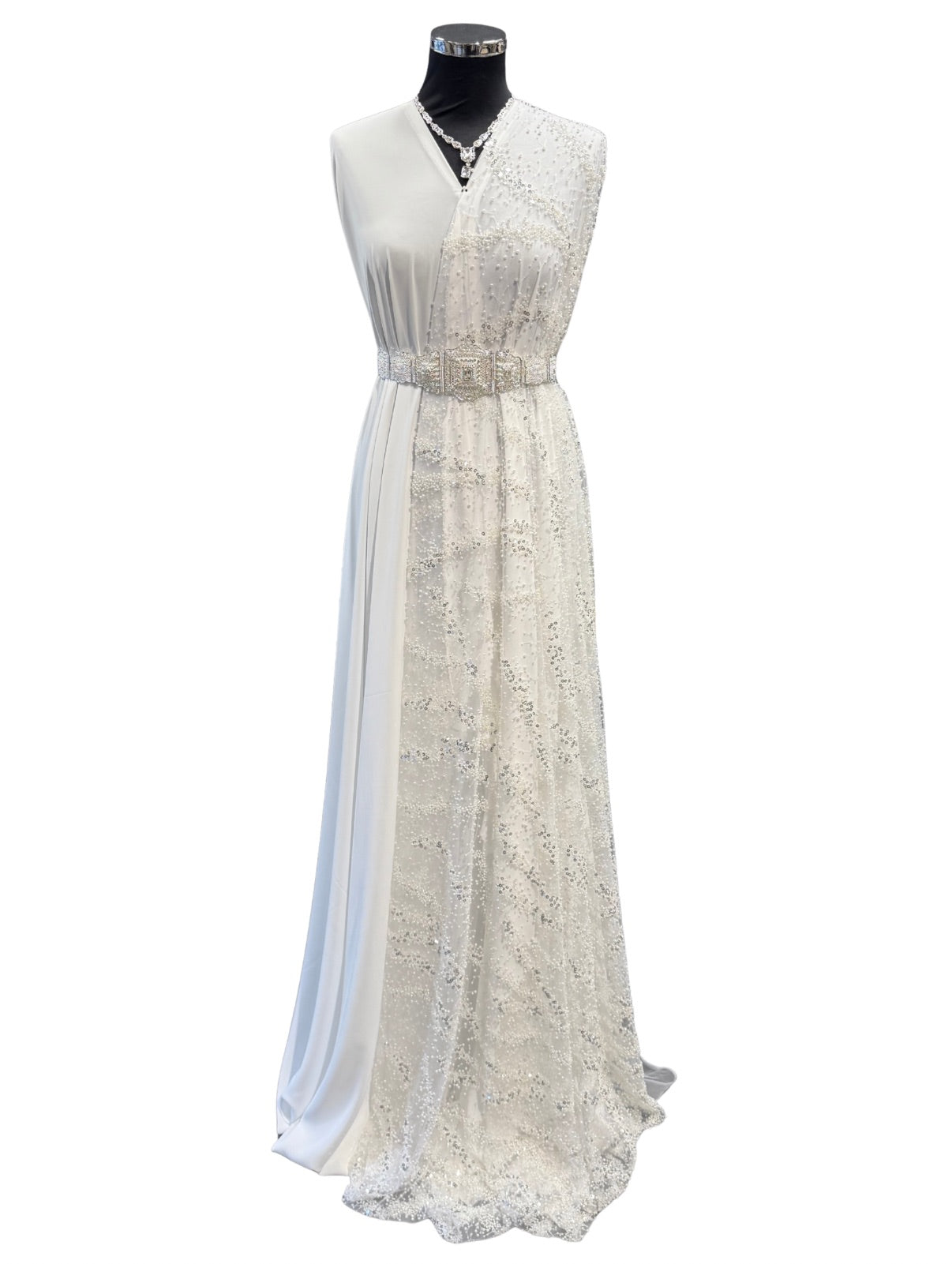 Kanten stof in de kleur wit met kralen en parels