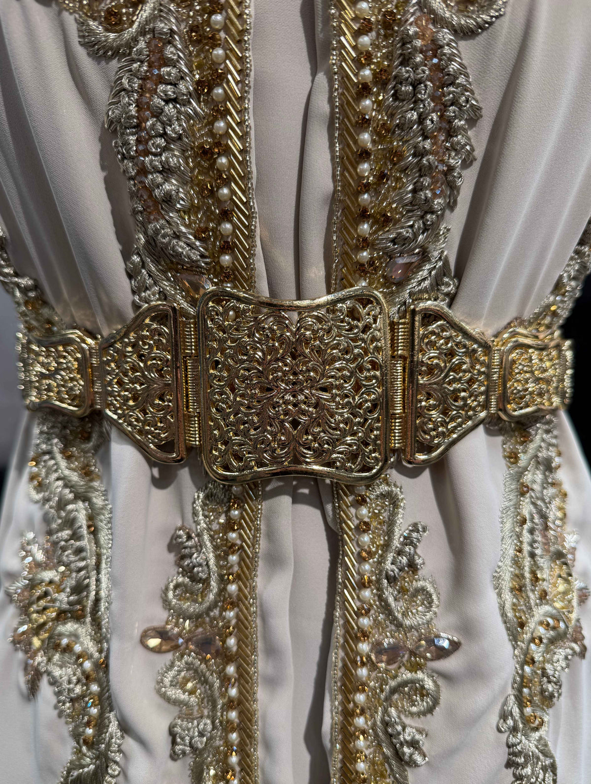 Gouden Marokkaanse mdamma riem zonder stenen, geschikt voor een kaftan, takshita of galajurk.