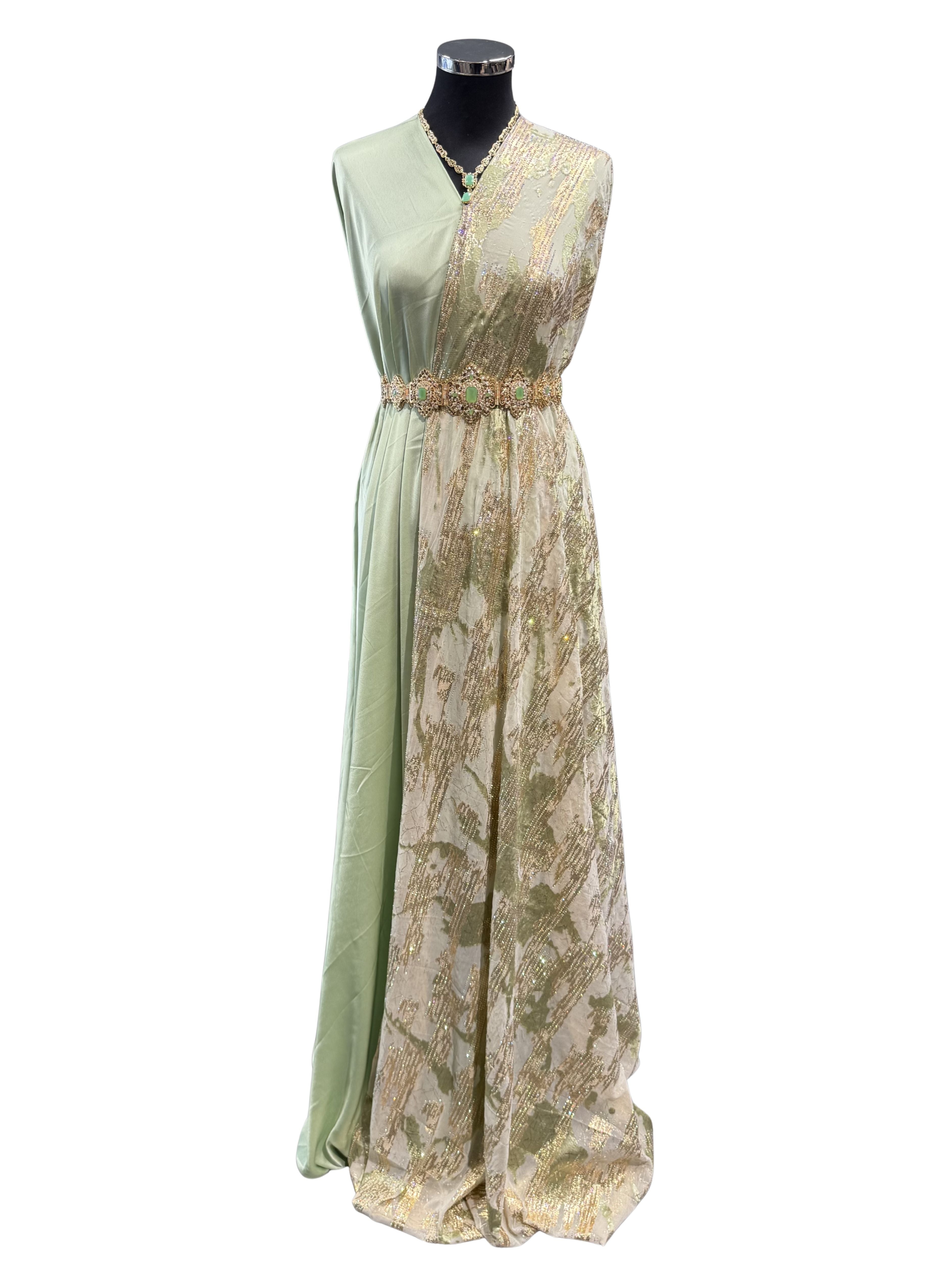 Mintgroene tlija stof met steentjes van hoogwaardige kwaliteit, geschikt voor takshita, dirac en andere traditionele kleding.