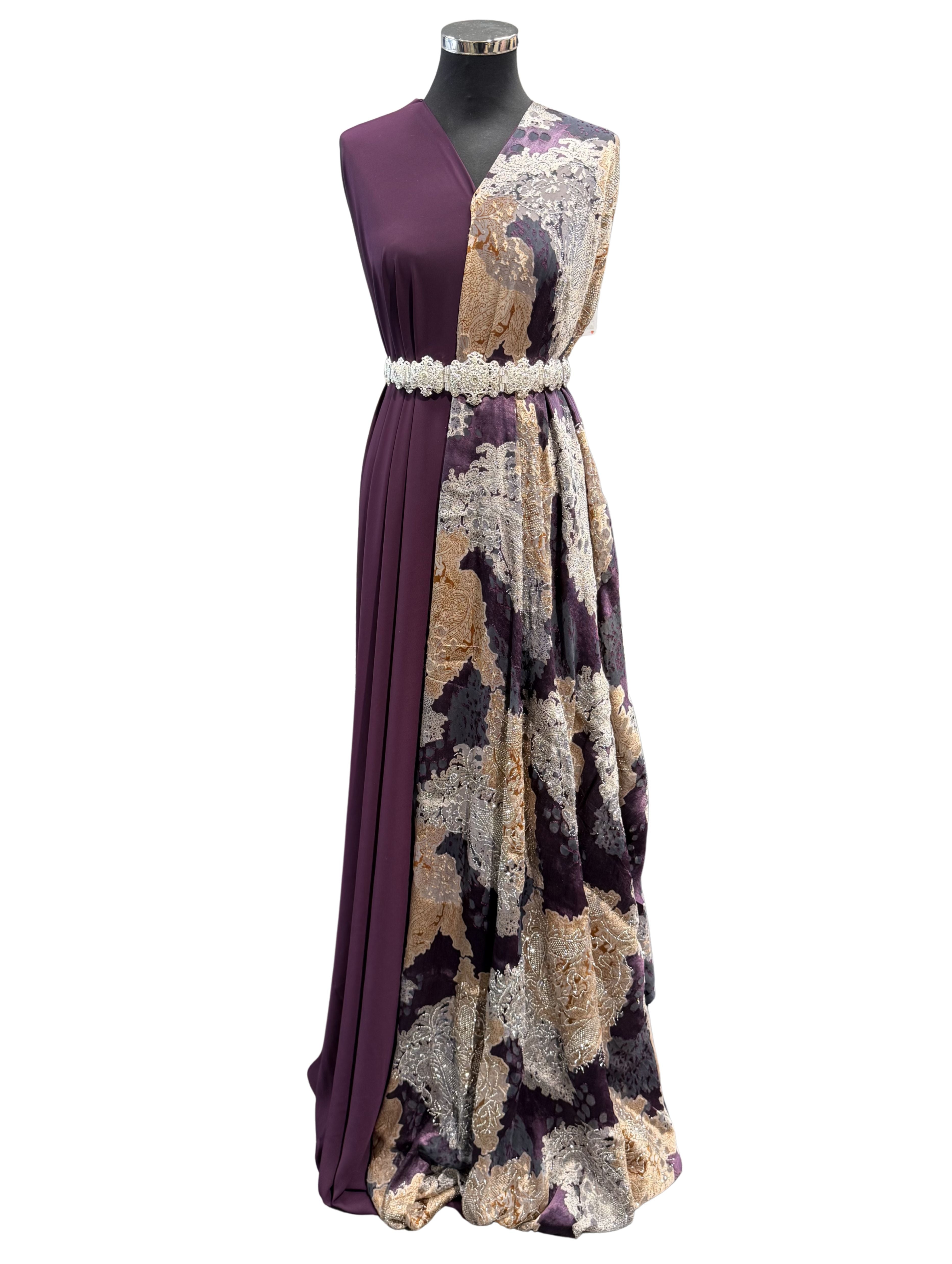 Luxe velvet tlija stof in aubergine met zilverkleurige steentjes, grijze en mosterdkleurige accenten voor takshita en caftan.