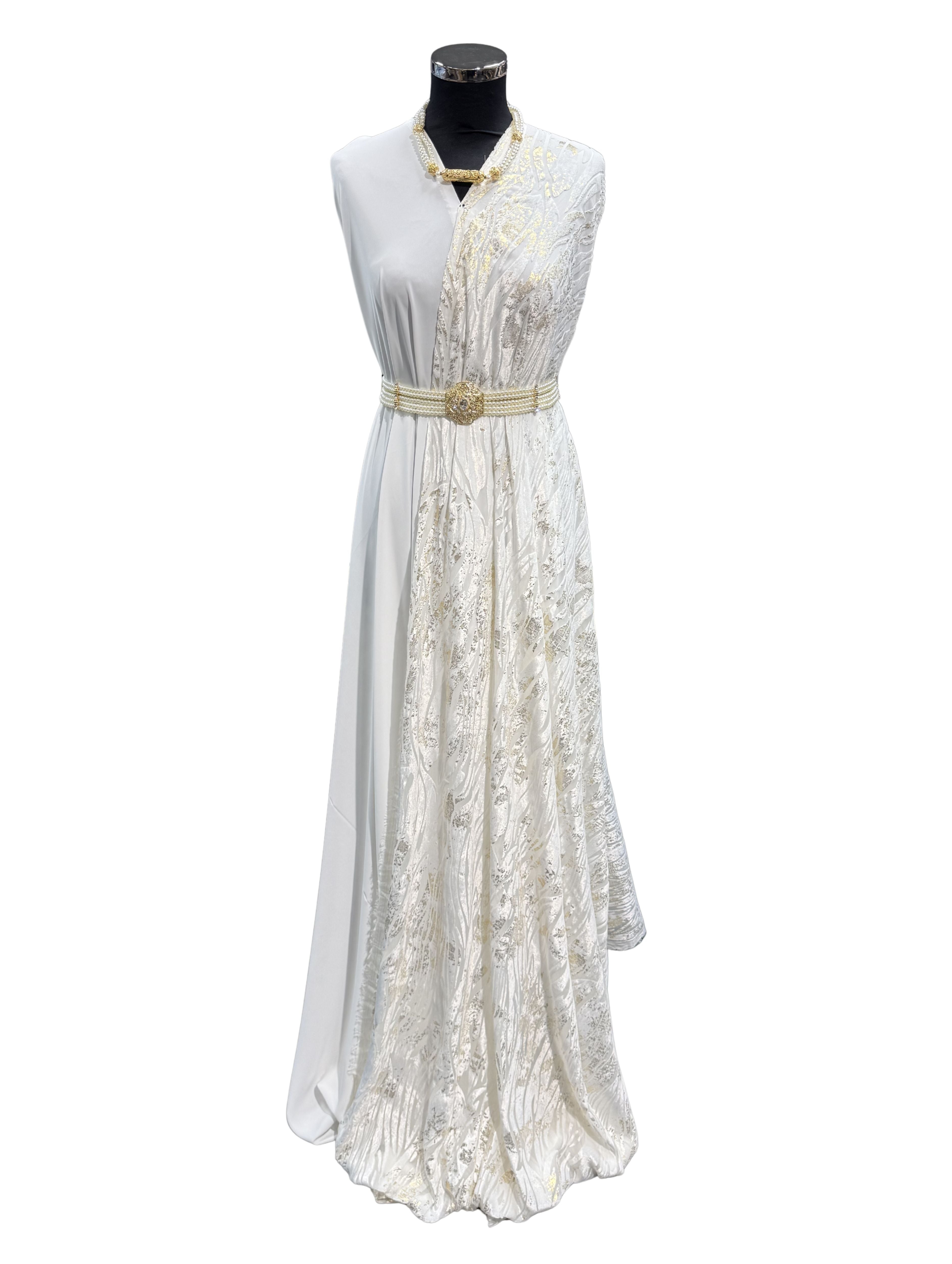 Luxe velvet tlija stof in gebroken wit met subtiele gouden accenten voor takshita en caftan.