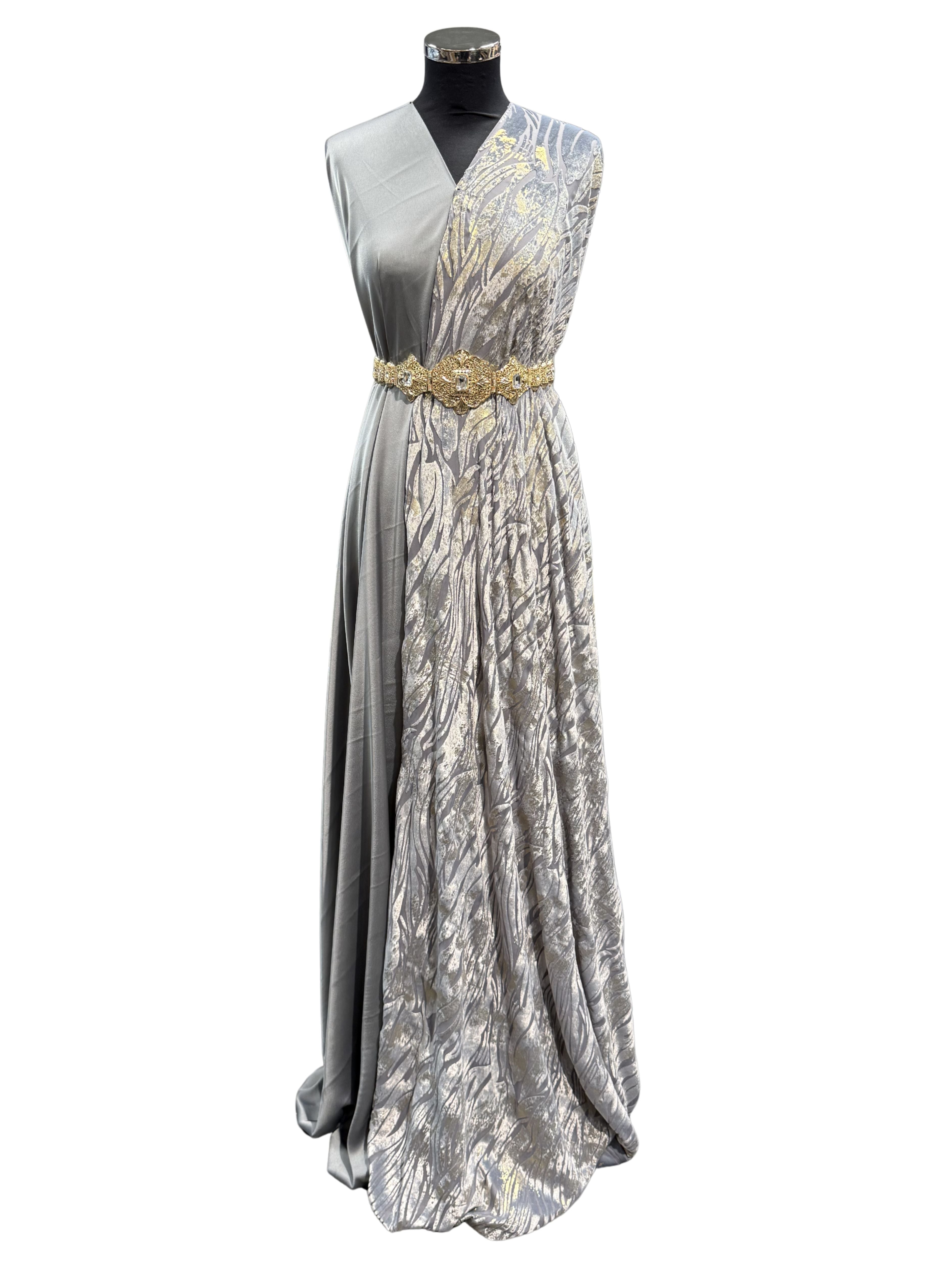 Luxe velvet tlija stof in grijs met subtiele gouden accenten voor takshita en caftan.