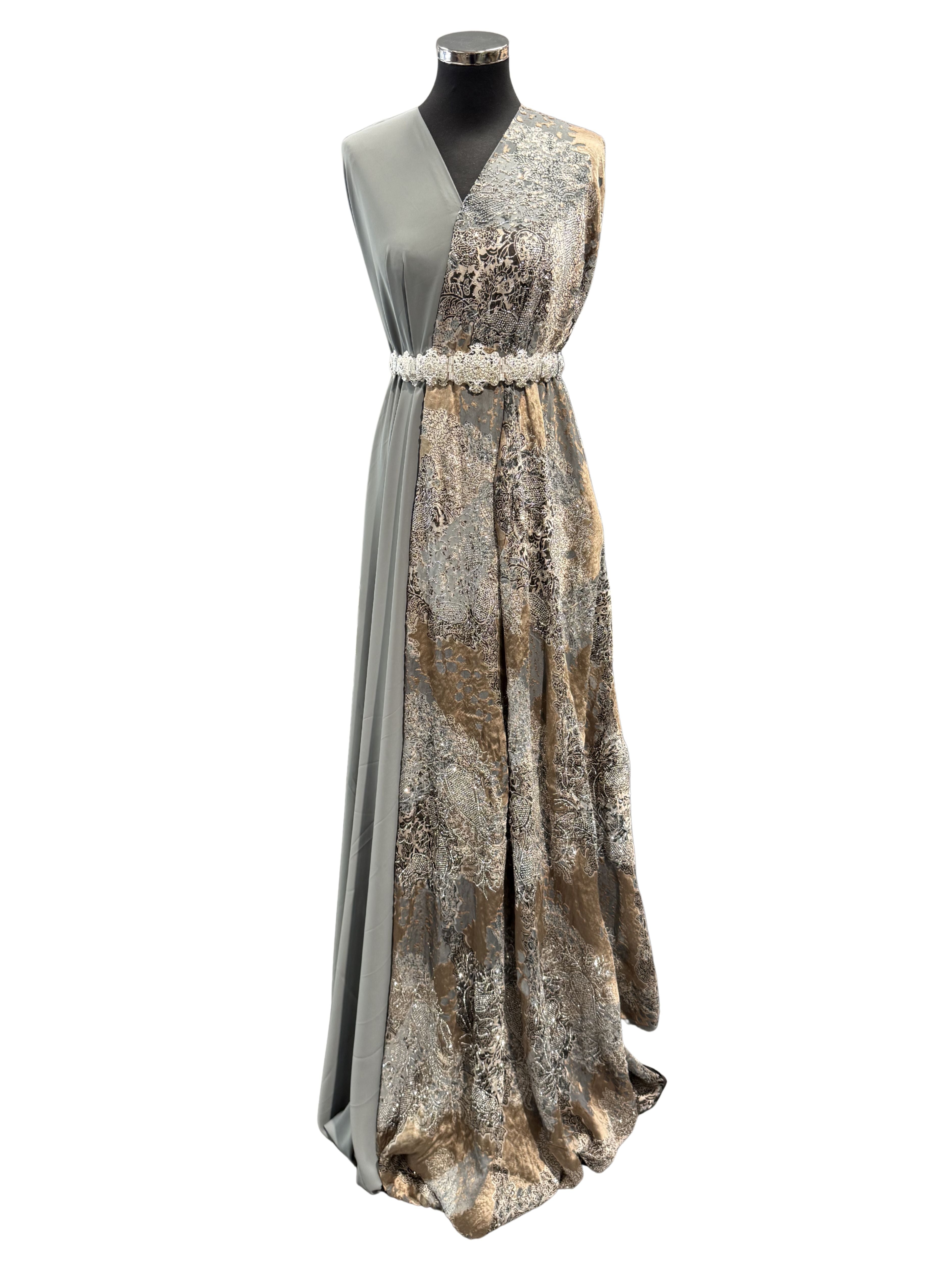 Luxe velvet tlija stof in grijs met zilverkleurige steentjes en lichtbruine accenten voor takshita en caftan.