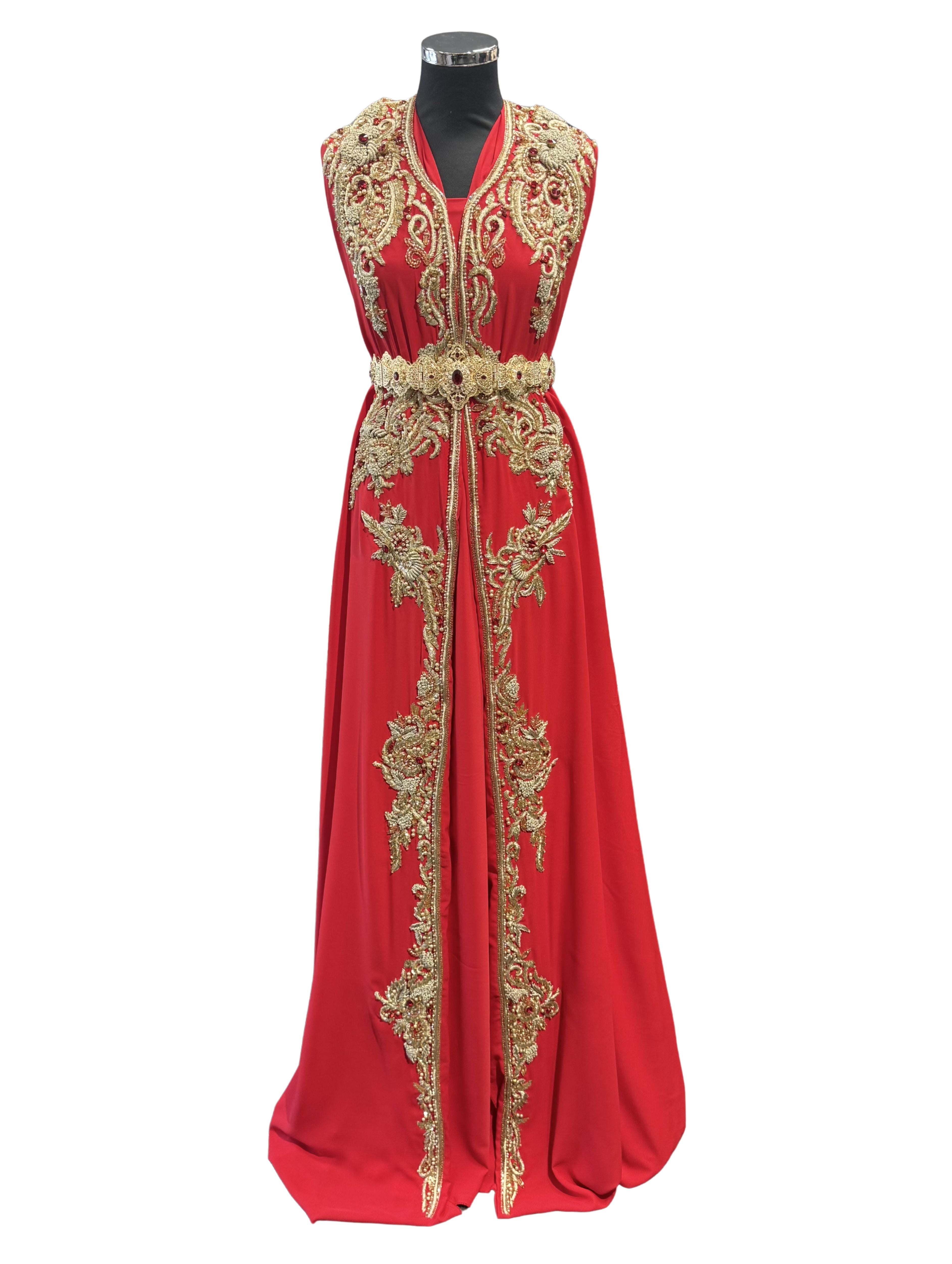 Voorkant van rode crêpe takshita stof met gouden bewerking, kralen en stenen.